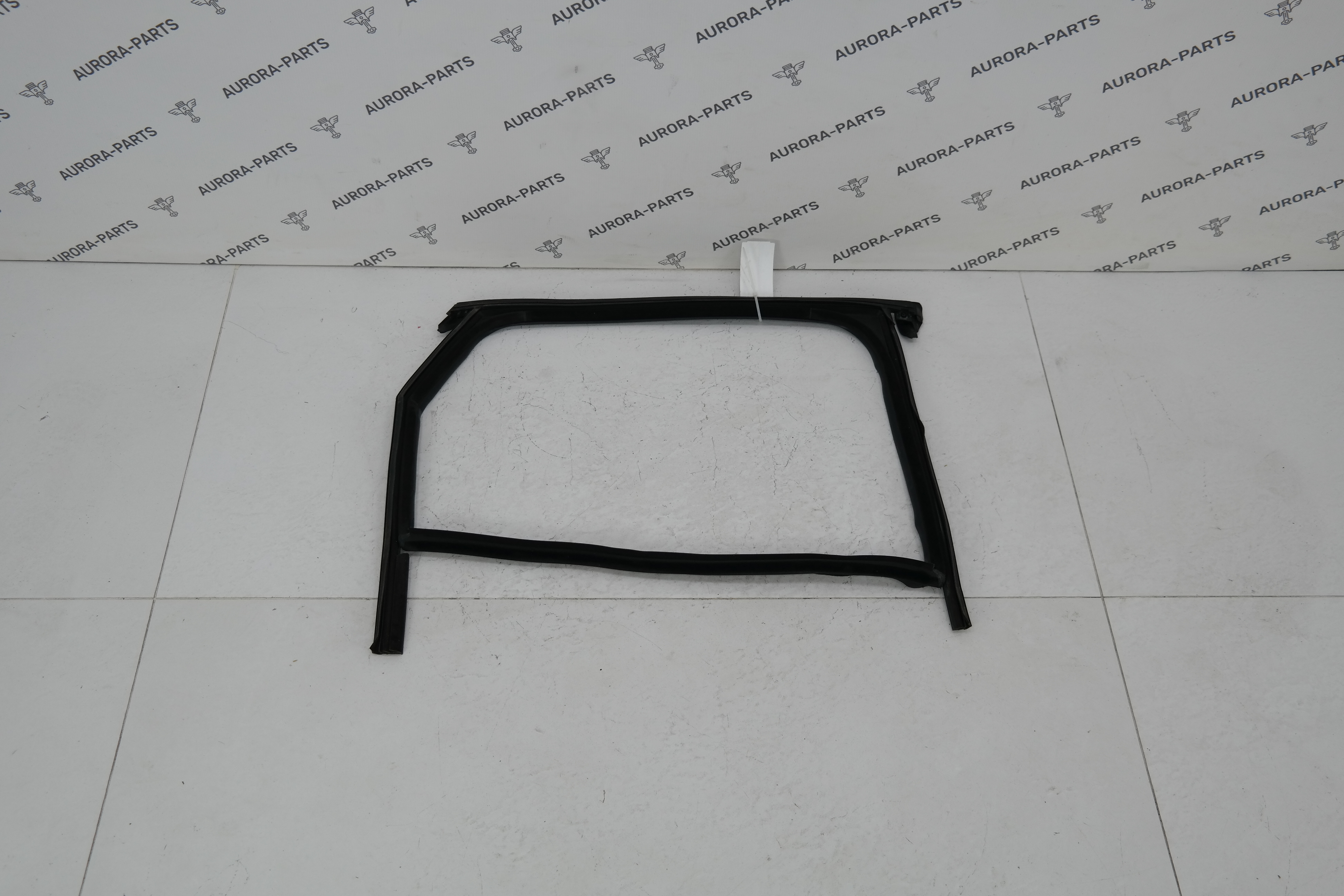 Направляющая стекла задней двери RH Porsche Cayenne