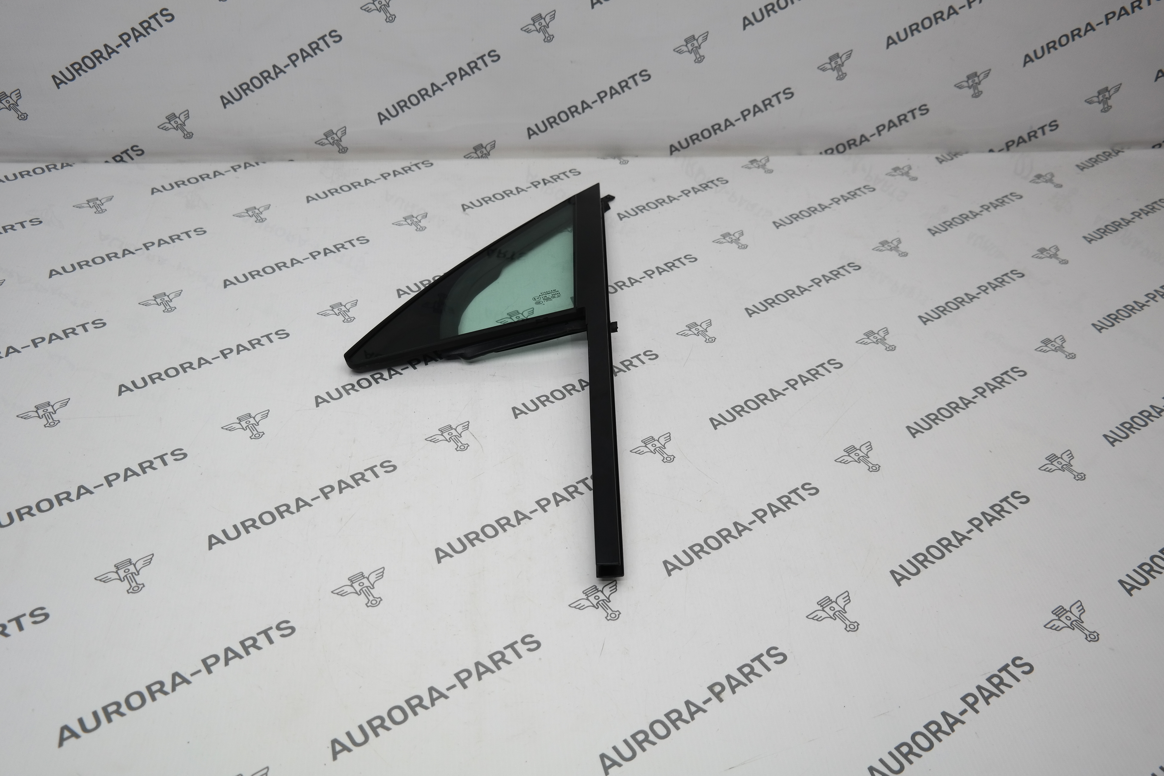 Форточка передней двери LH Porsche Cayenne