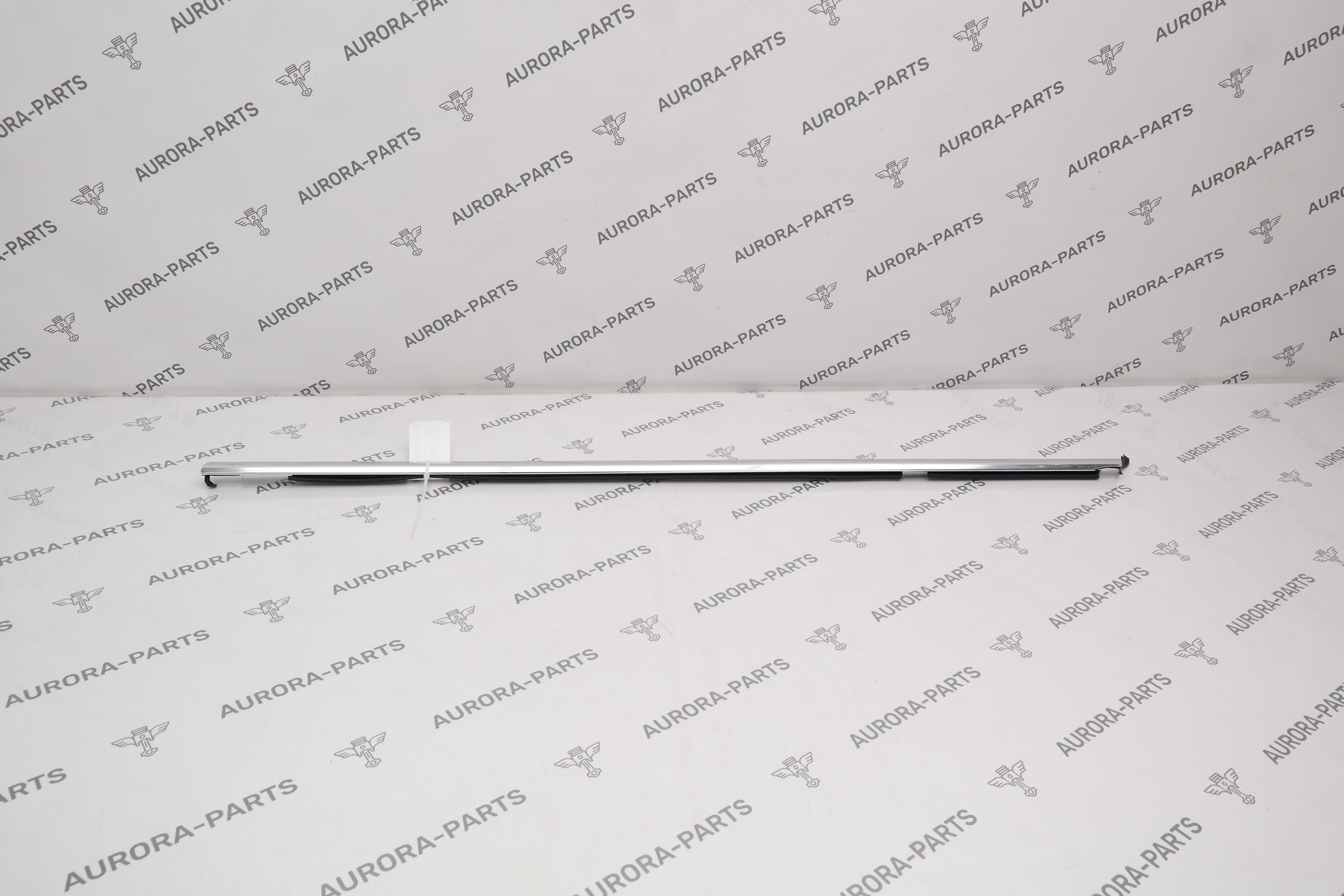 Молдинг стекла передней двери (Бархотка) (Серебро) LH Porsche Cayenne