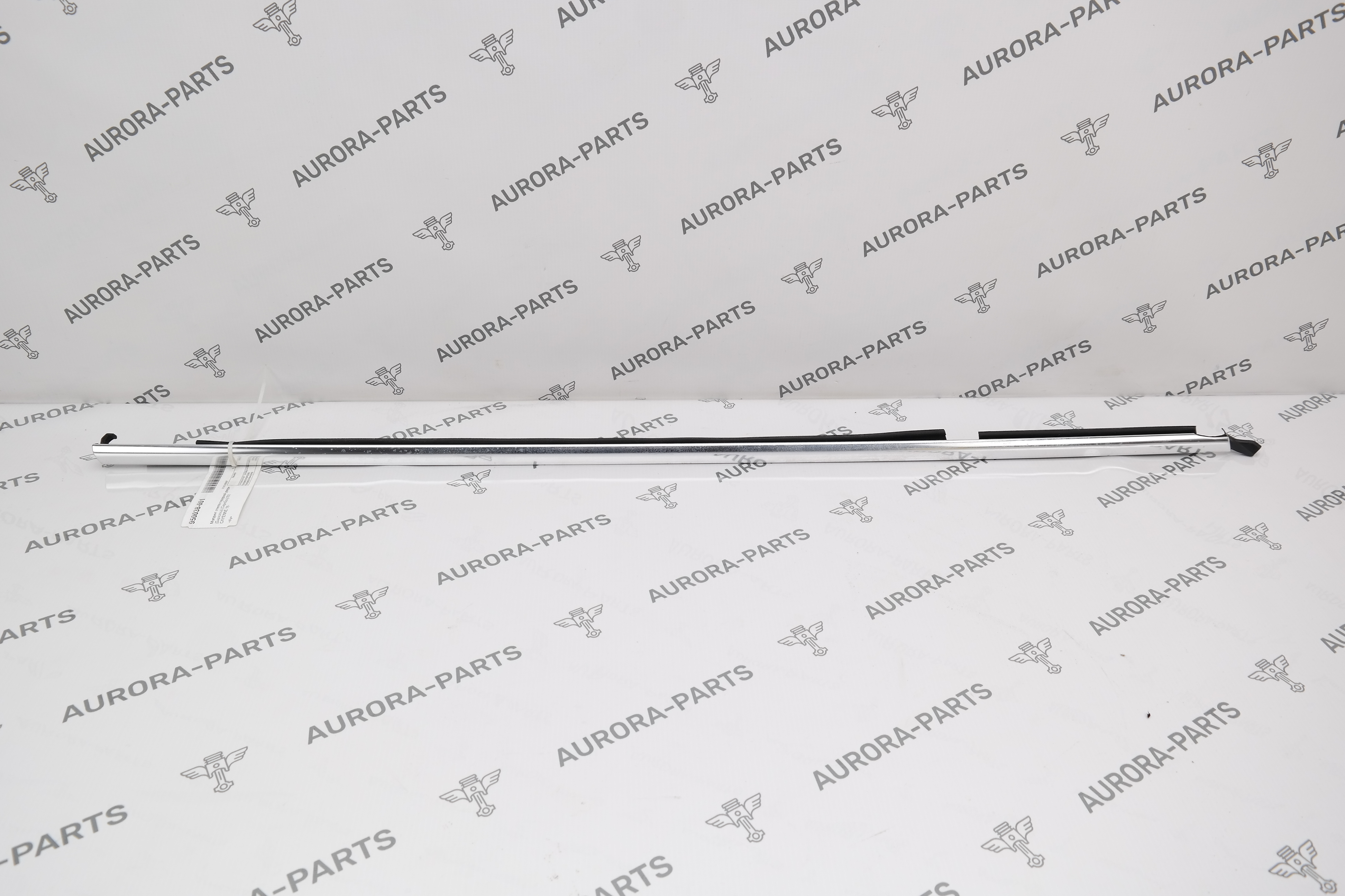 Молдинг стекла передней двери (Бархотка) (Серебро) RH Porsche Cayenne