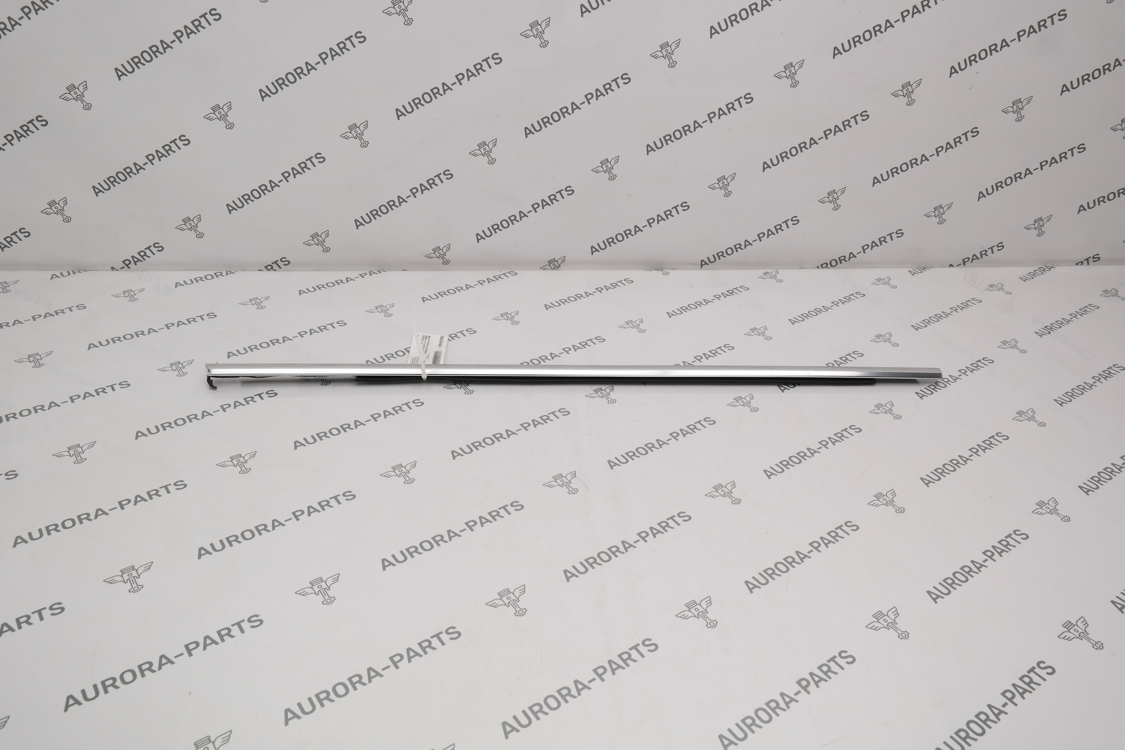 Молдинг стекла задней двери (Бархотка) (Серебро) LH Porsche Cayenne