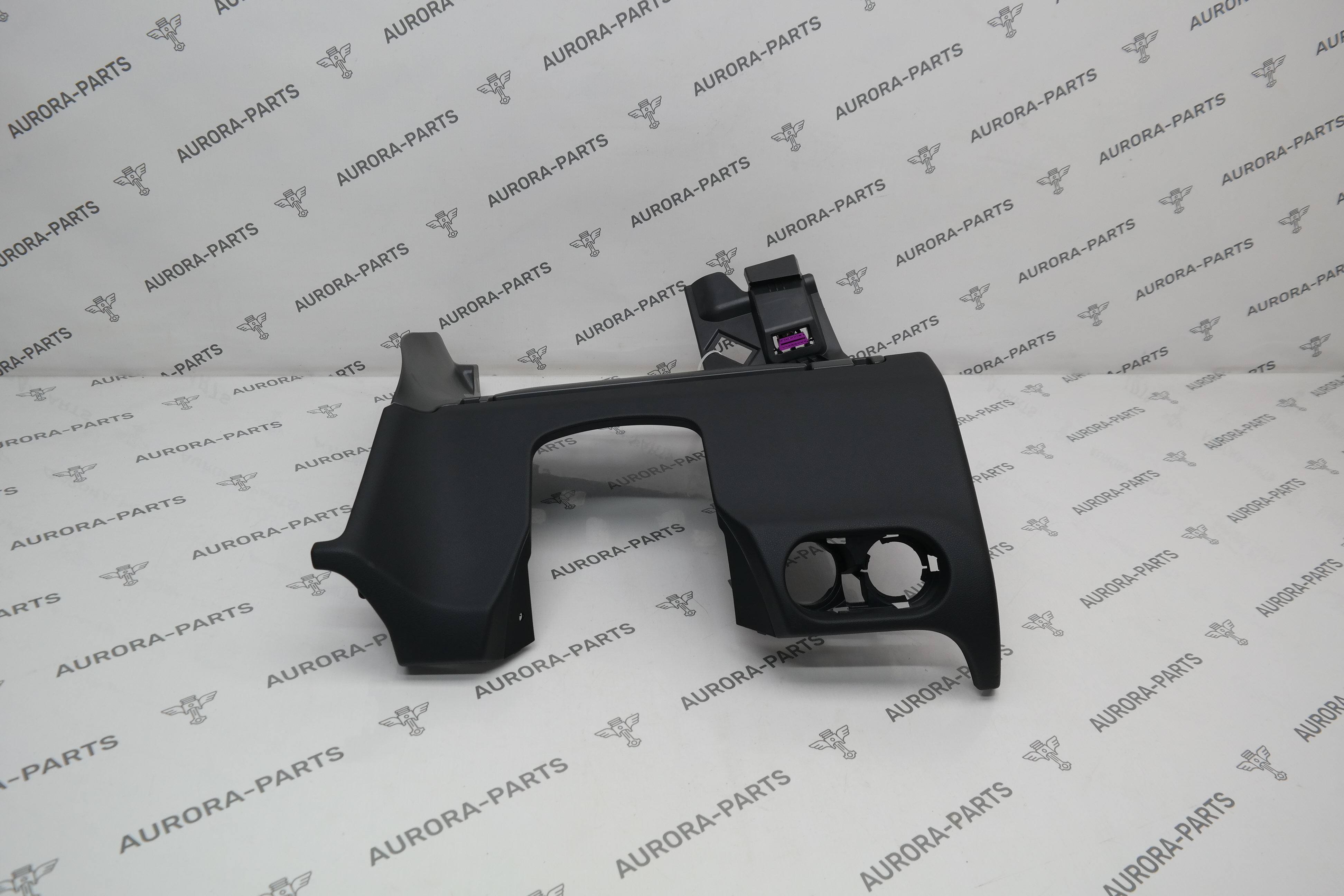 Облицовка торпеды в ногах водителя Porsche Macan