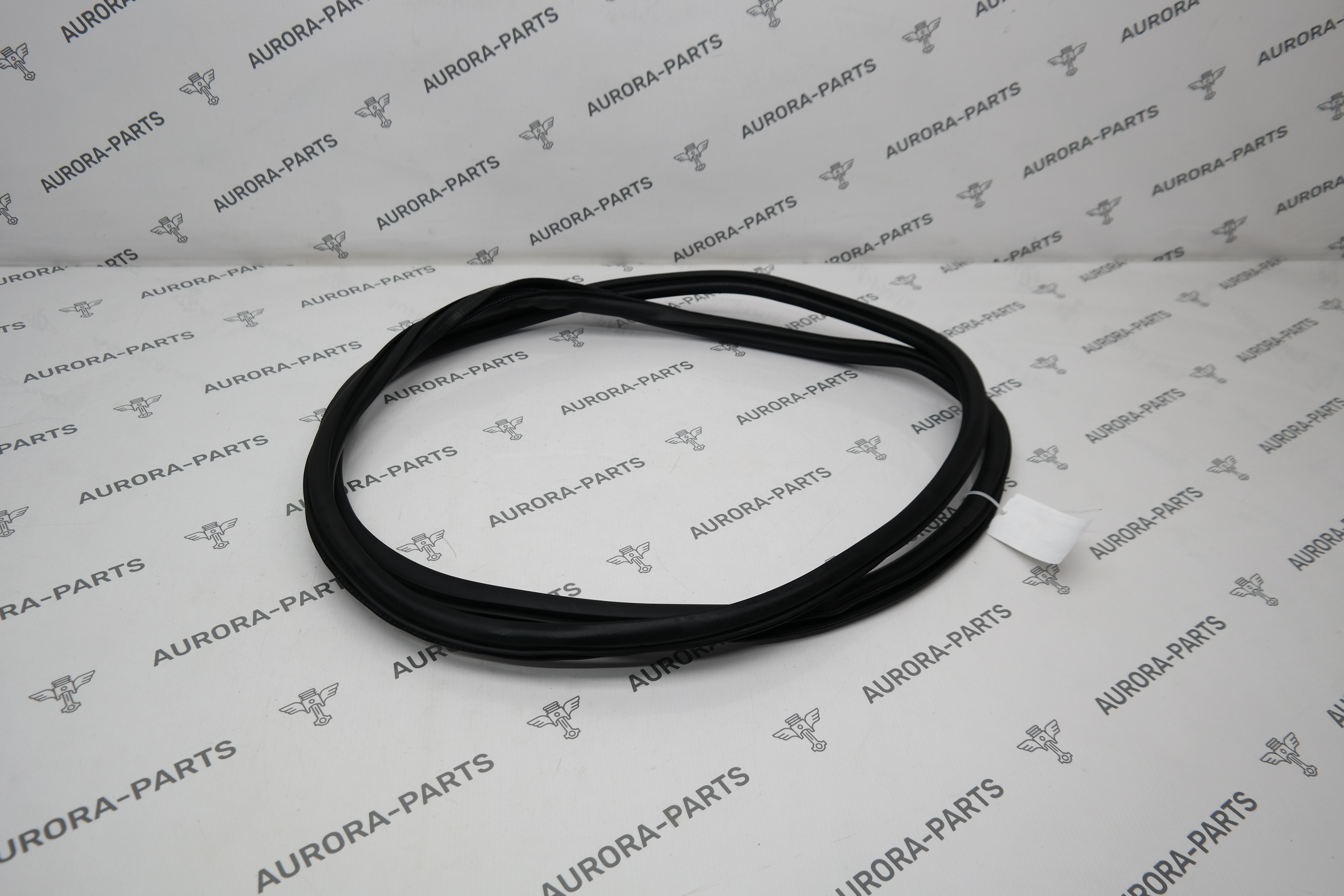 Уплотнитель проема передней двери (Стоит на кузове) LH=RH Porsche Cayenne