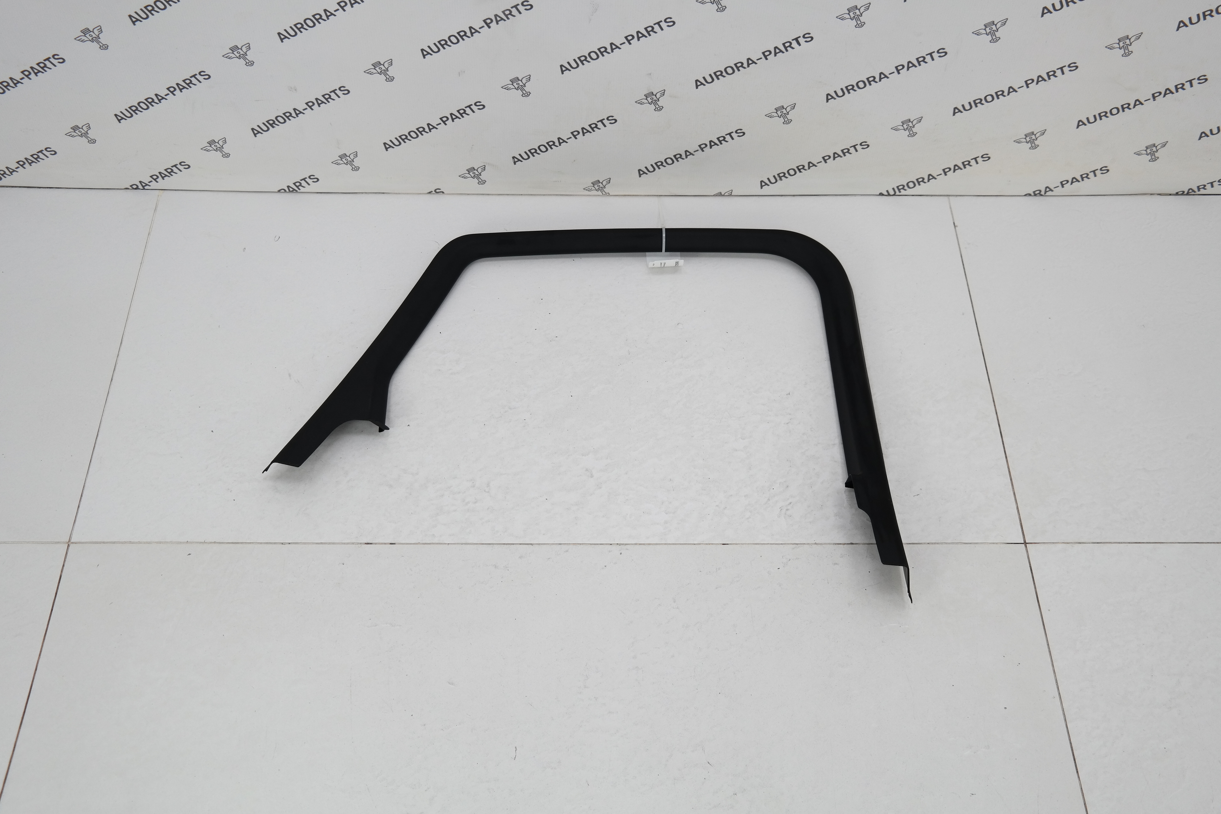 Облицовка рамки стекла задней двери LH Porsche Macan