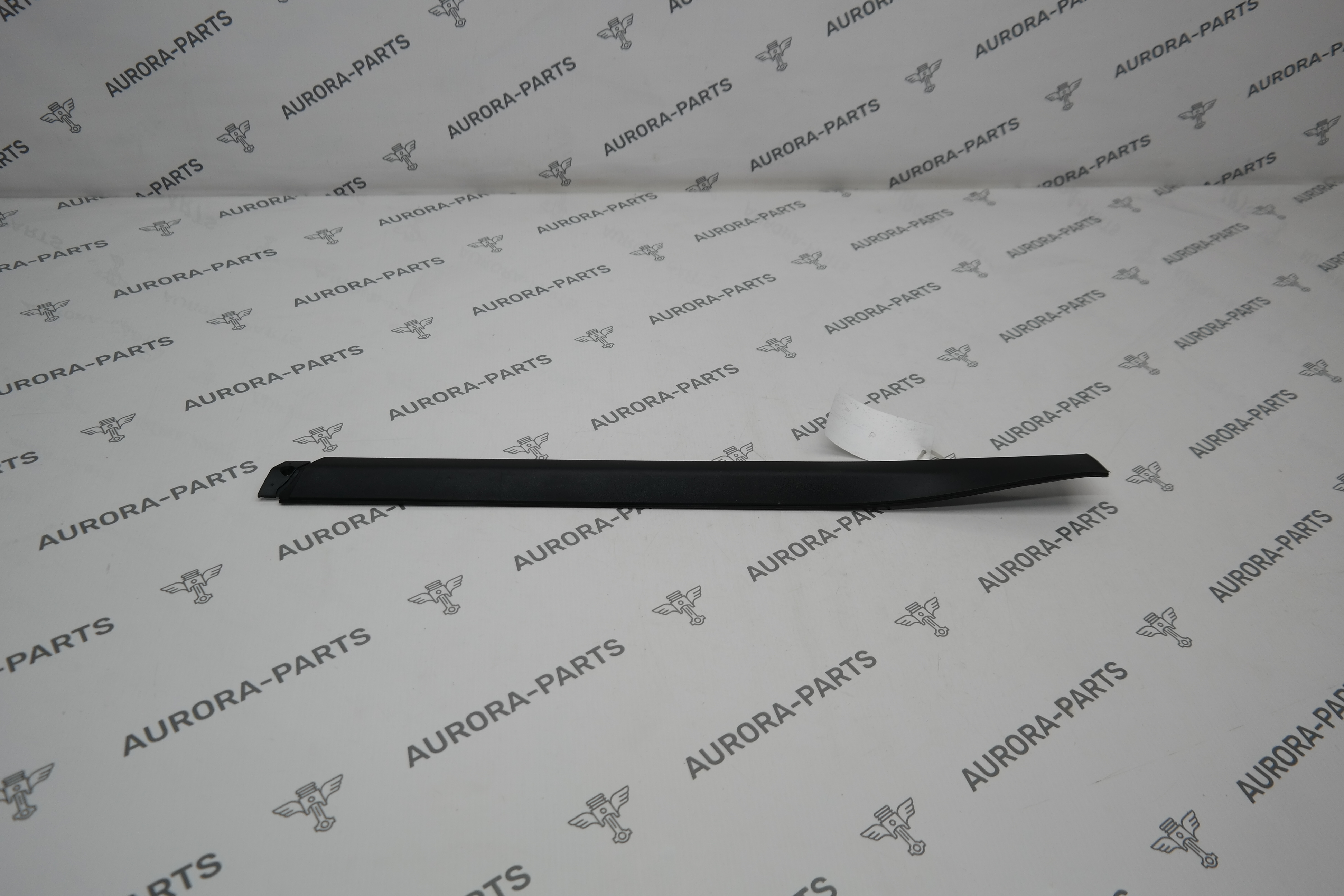 Молдинг заднего порога наружний RH Porsche Cayenne