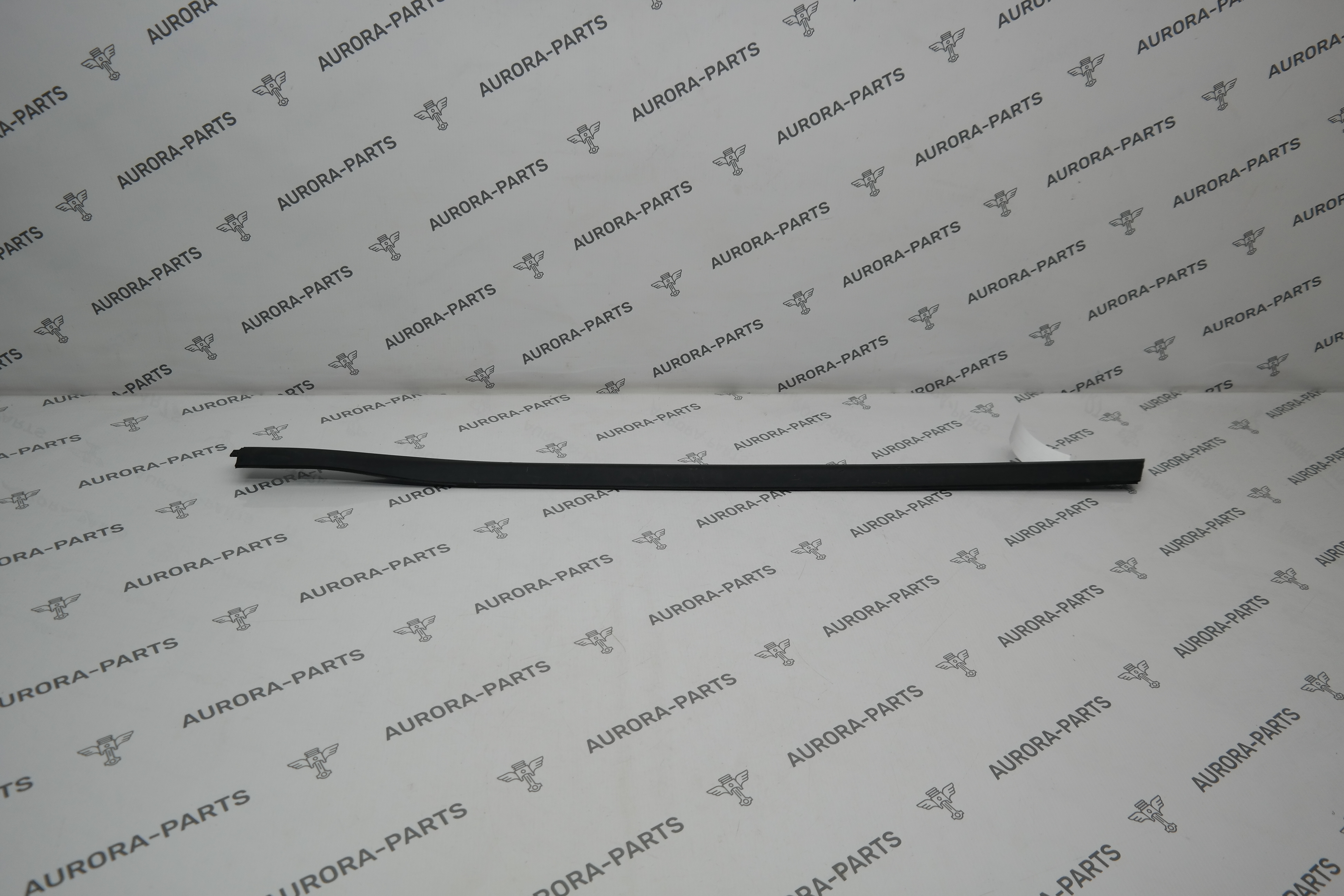 Молдинг переднего порога наружний RH Porsche Cayenne