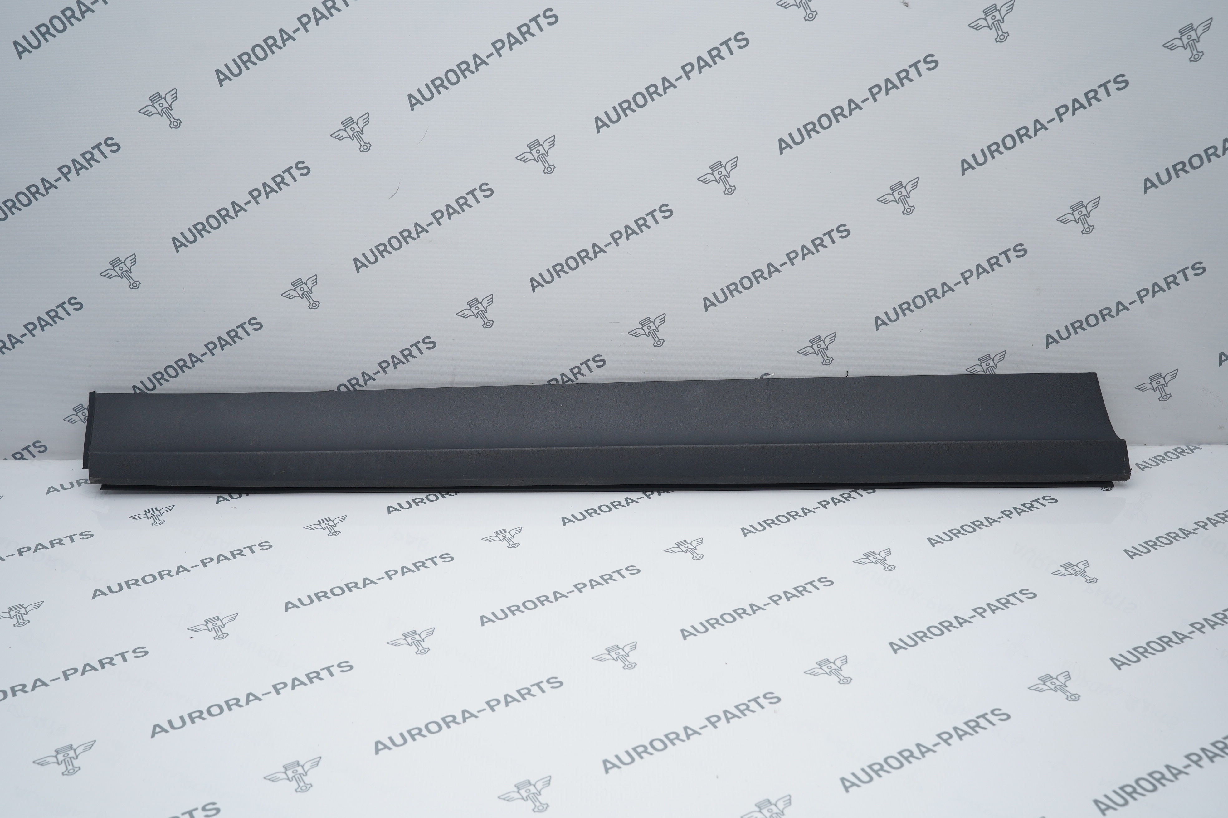 Молдинг передней двери нижний LH Porsche Cayenne