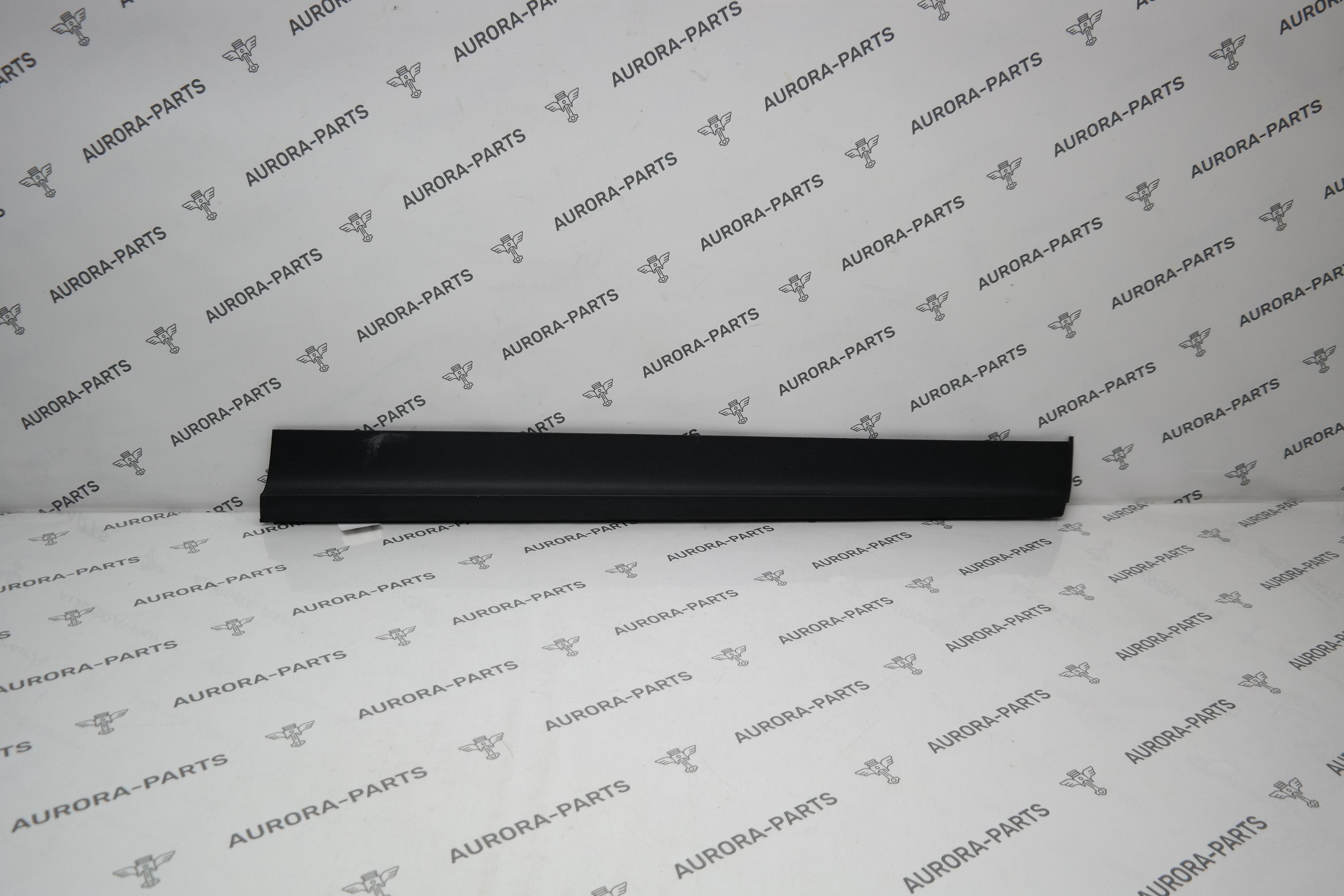 Молдинг передней двери нижний RH Porsche Cayenne