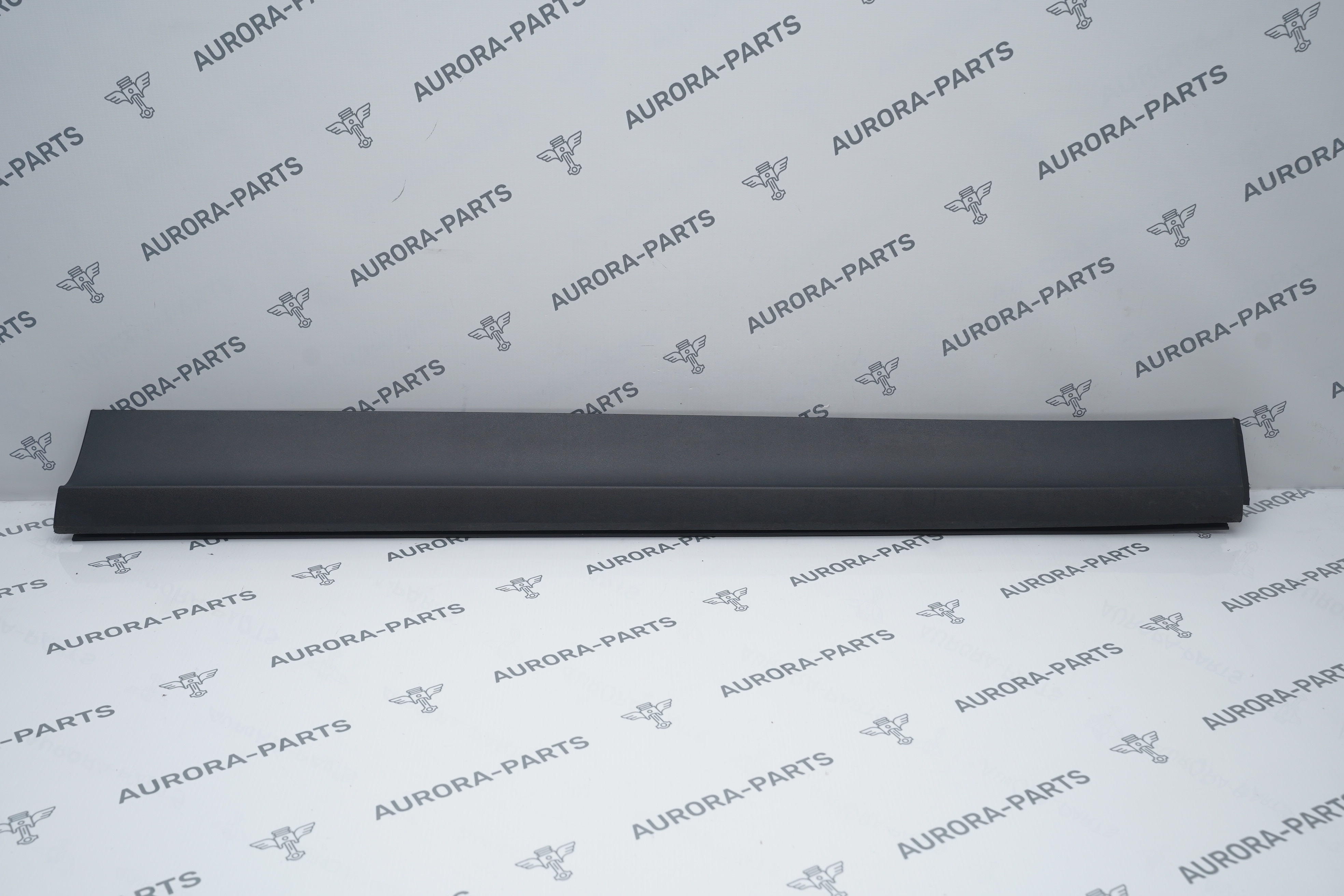 Молдинг передней двери нижний RH Porsche Cayenne