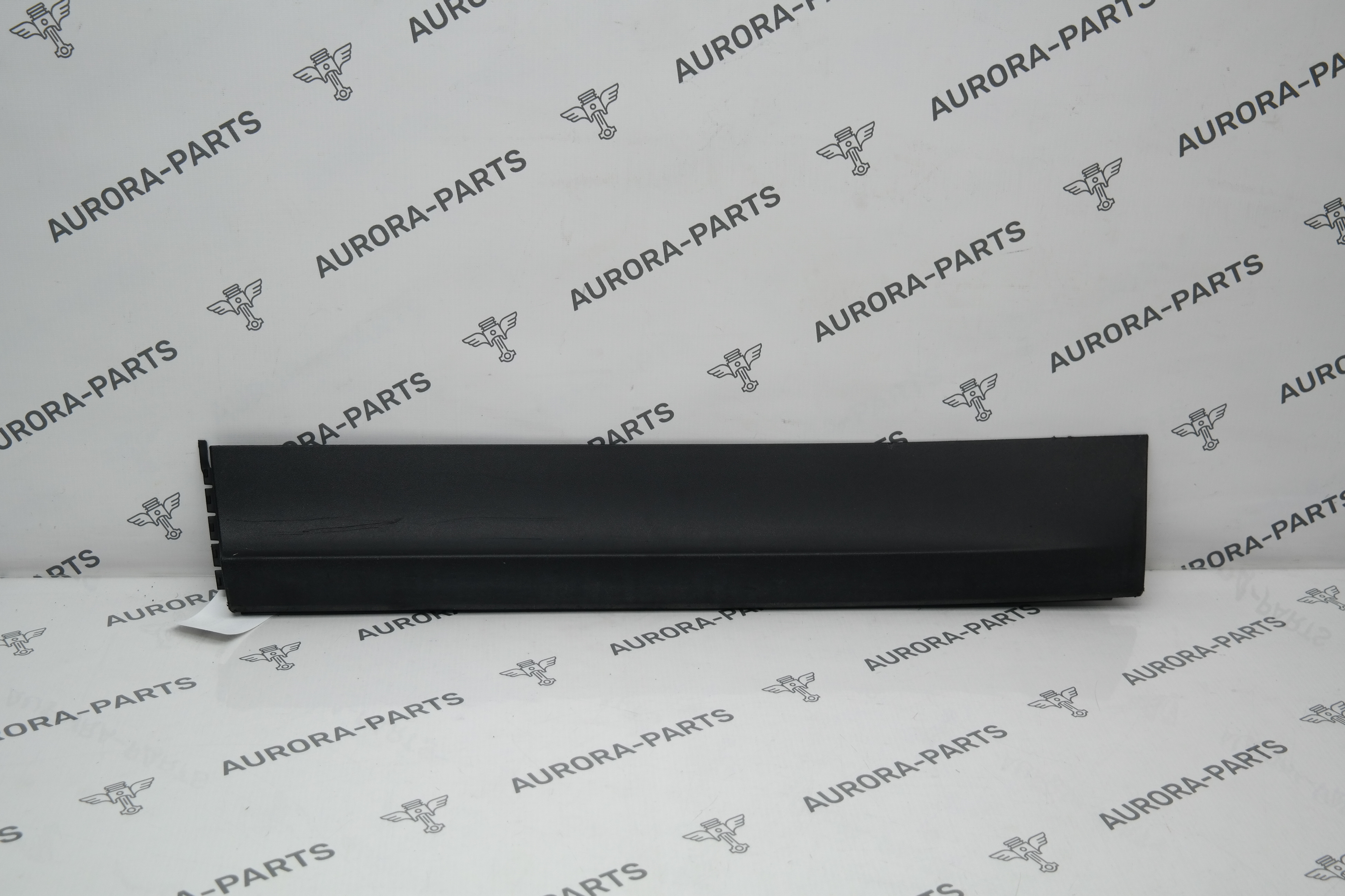 Молдинг задней двери нижний LH Porsche Cayenne