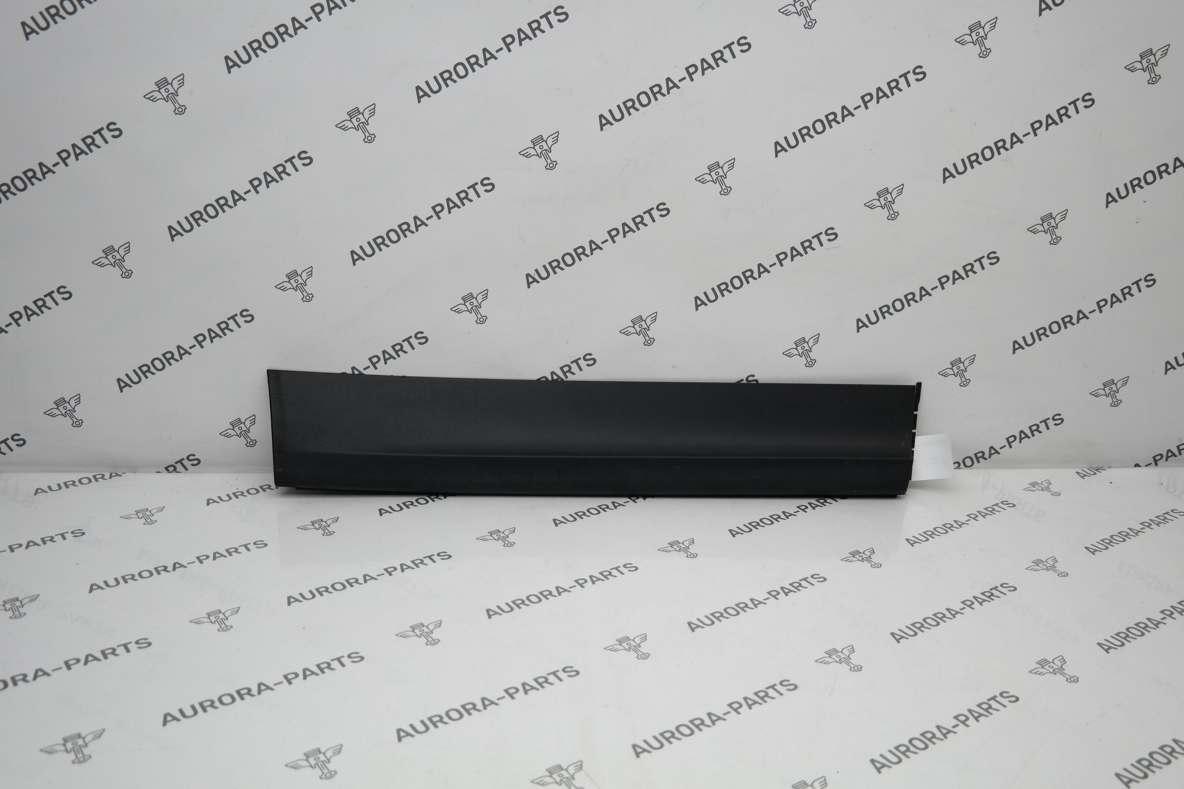 Молдинг задней двери нижний RH Porsche Cayenne