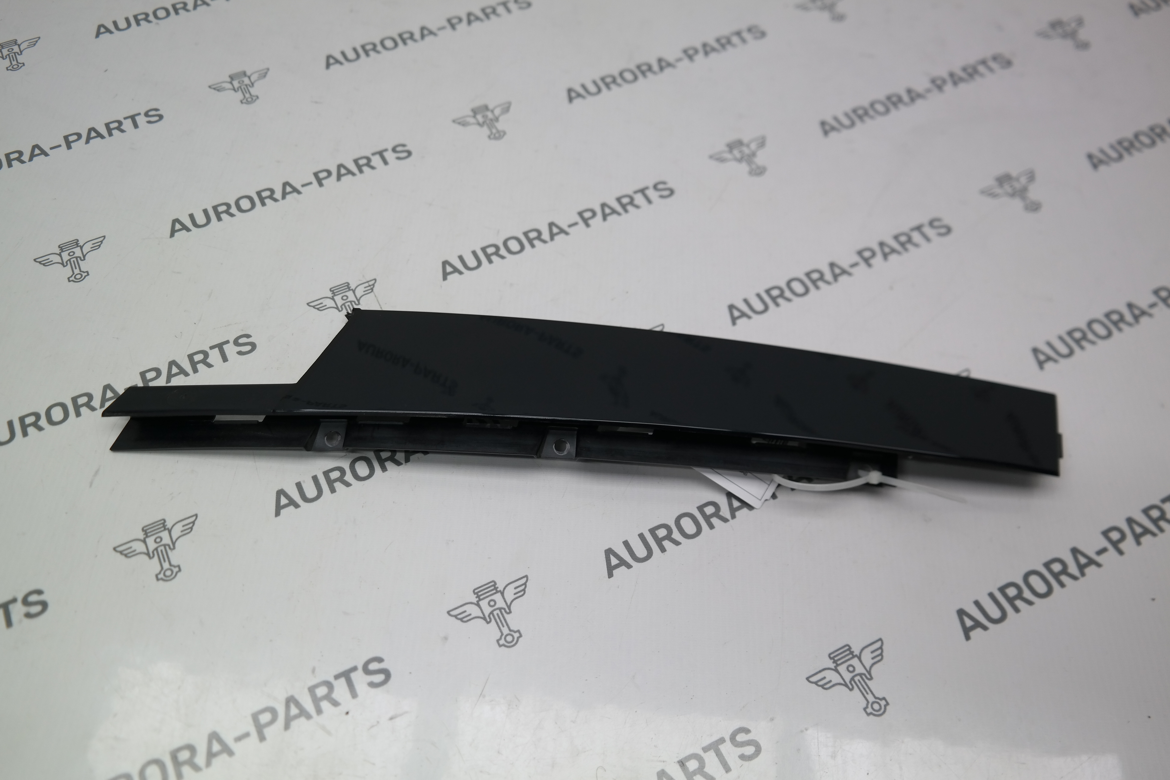 Накладка передней двери вертикальная наружняя RH Voyah Free