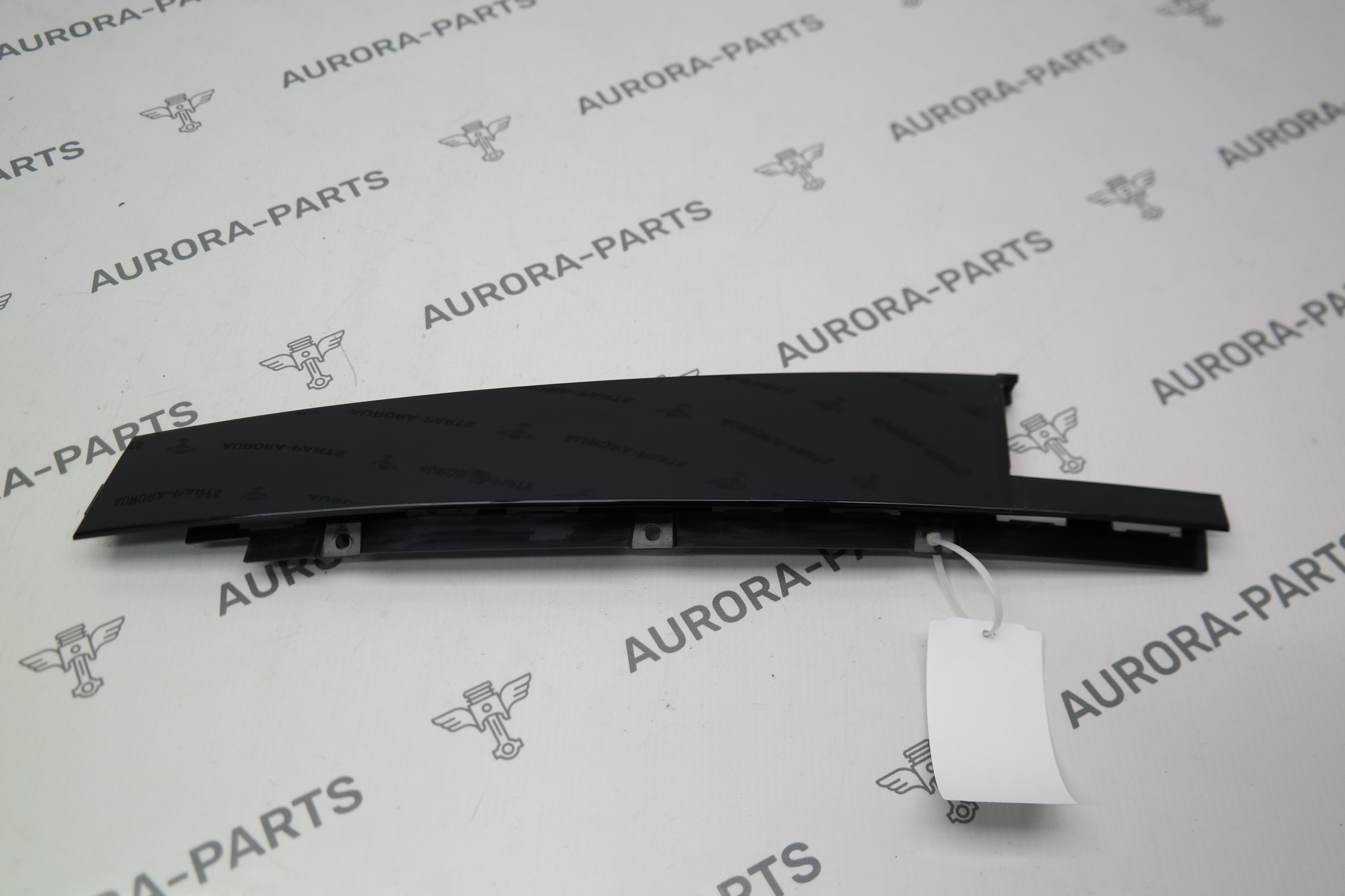 Накладка задней двери вертикальная наружняя RH Voyah Free