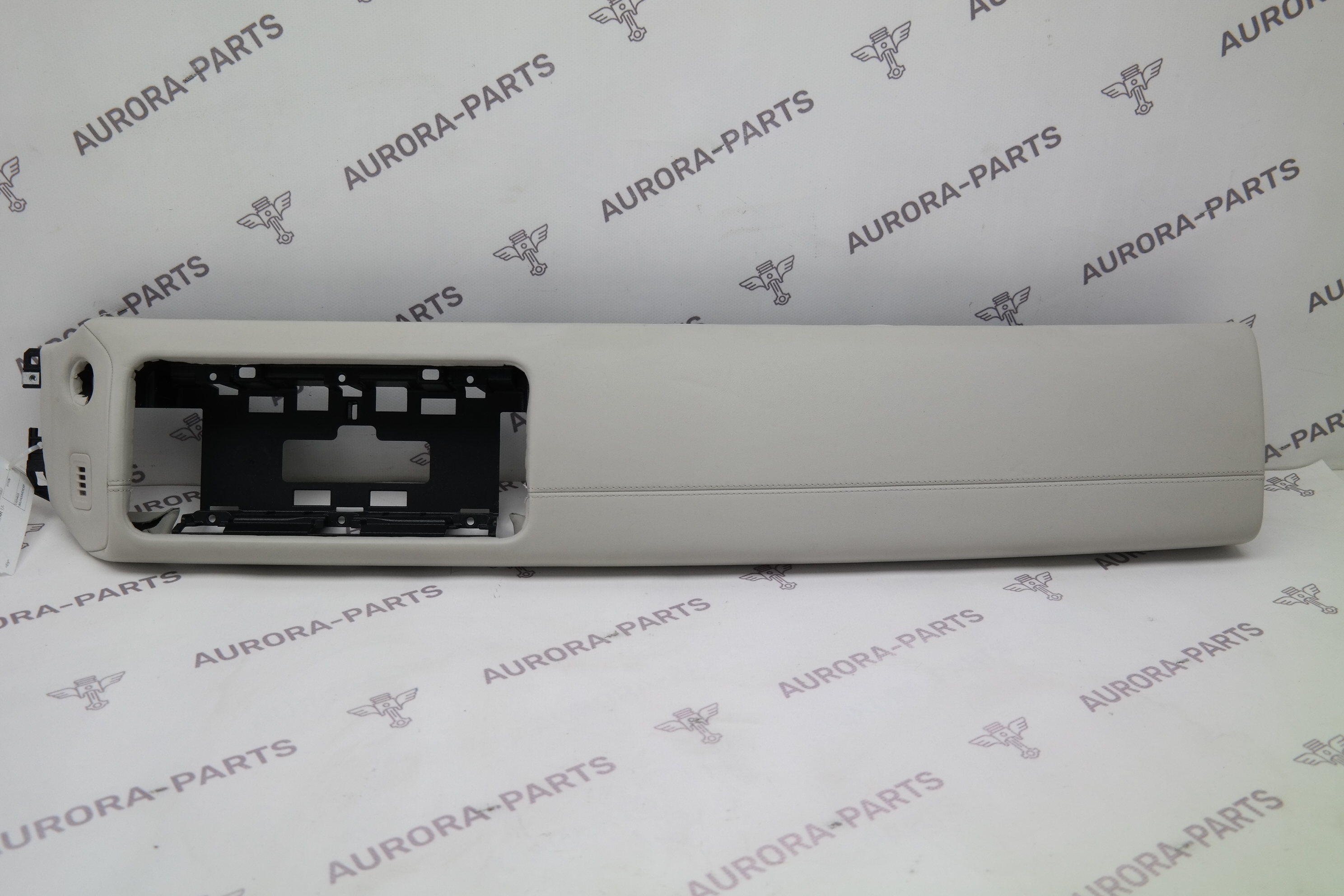 Накладка торпеды Land Rover Range Rover Velar