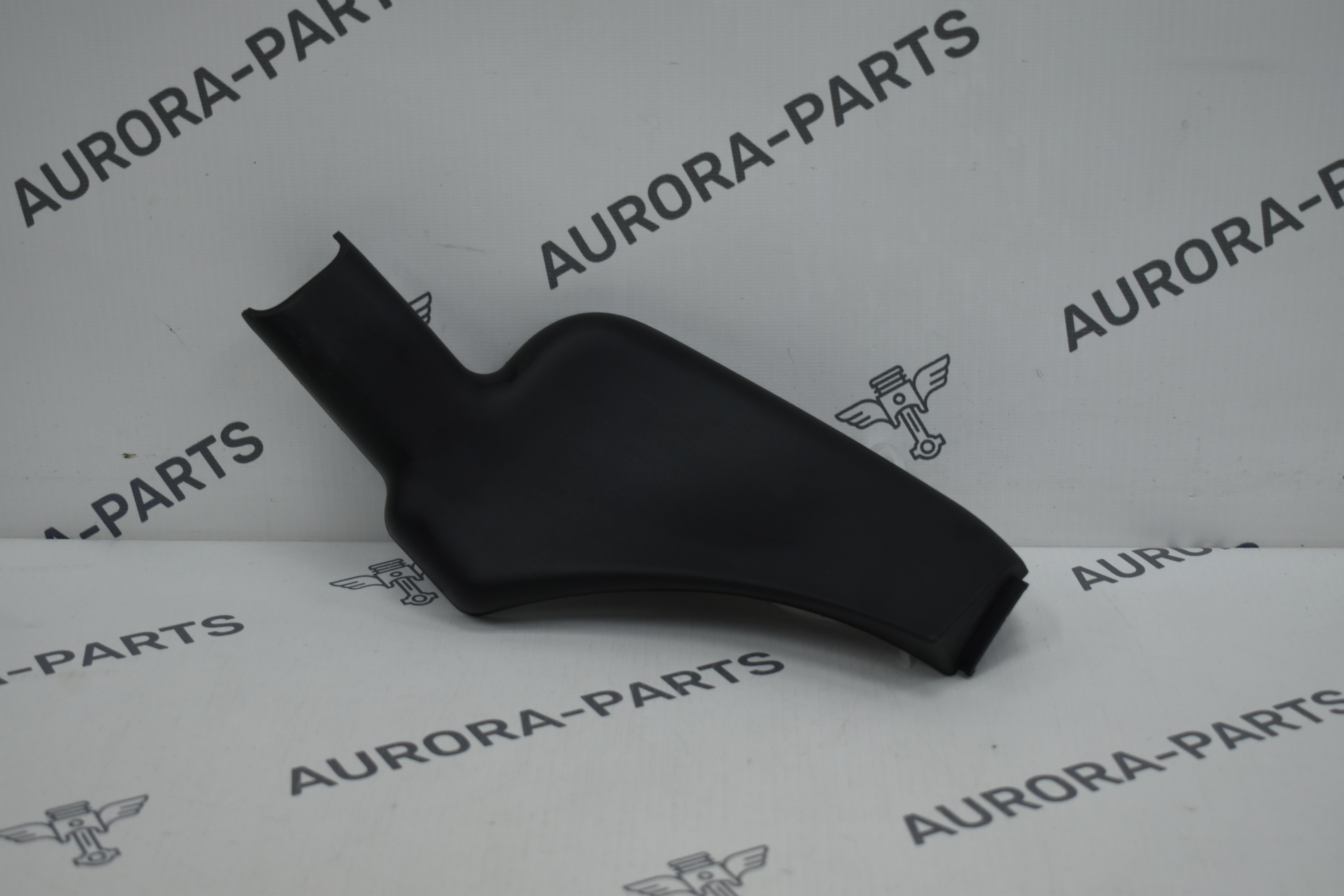 Накладка петли крышки багажника LH Land Rover Range Rover Velar