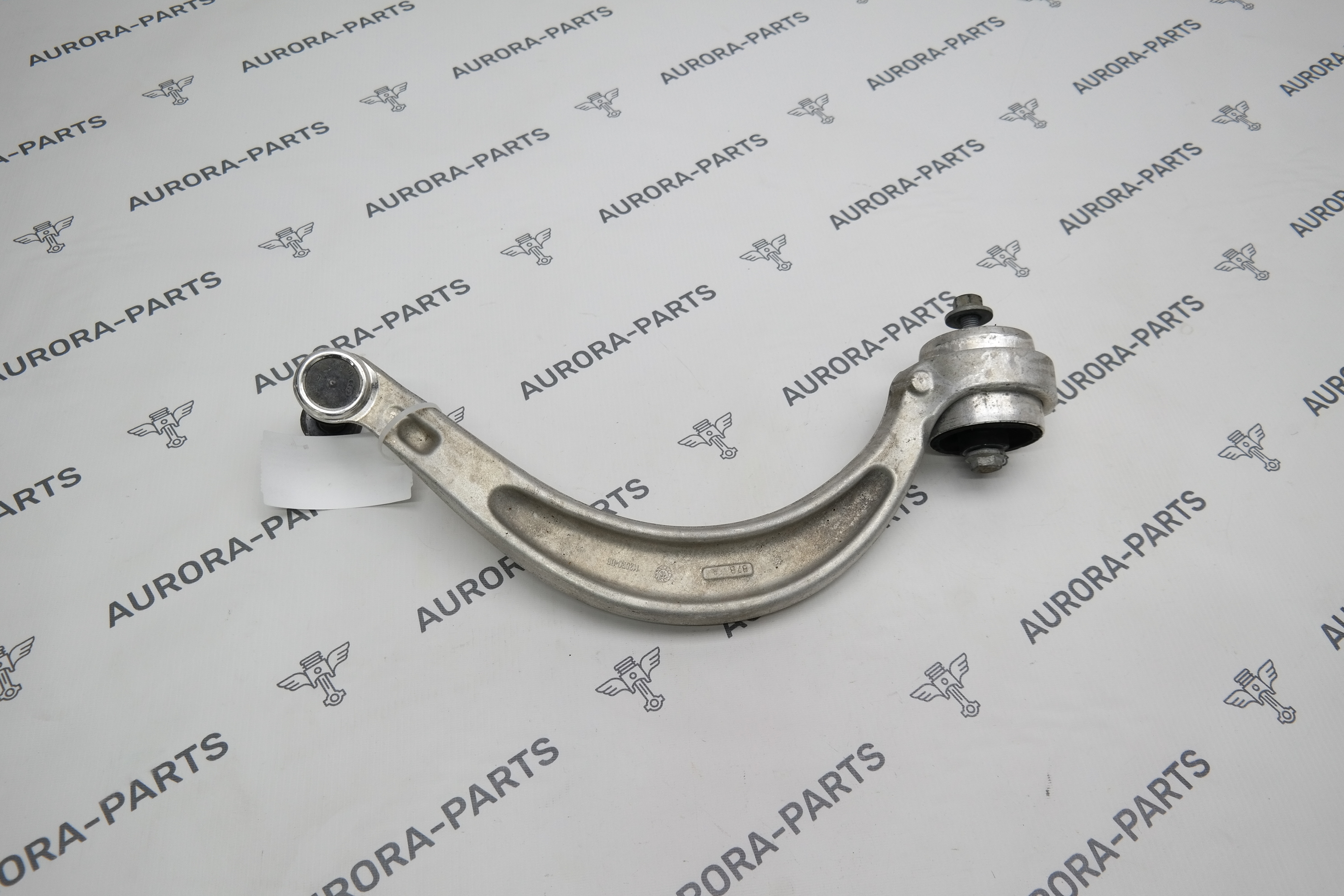 Рычаг нижний передней подвески направляющий RH Audi A4