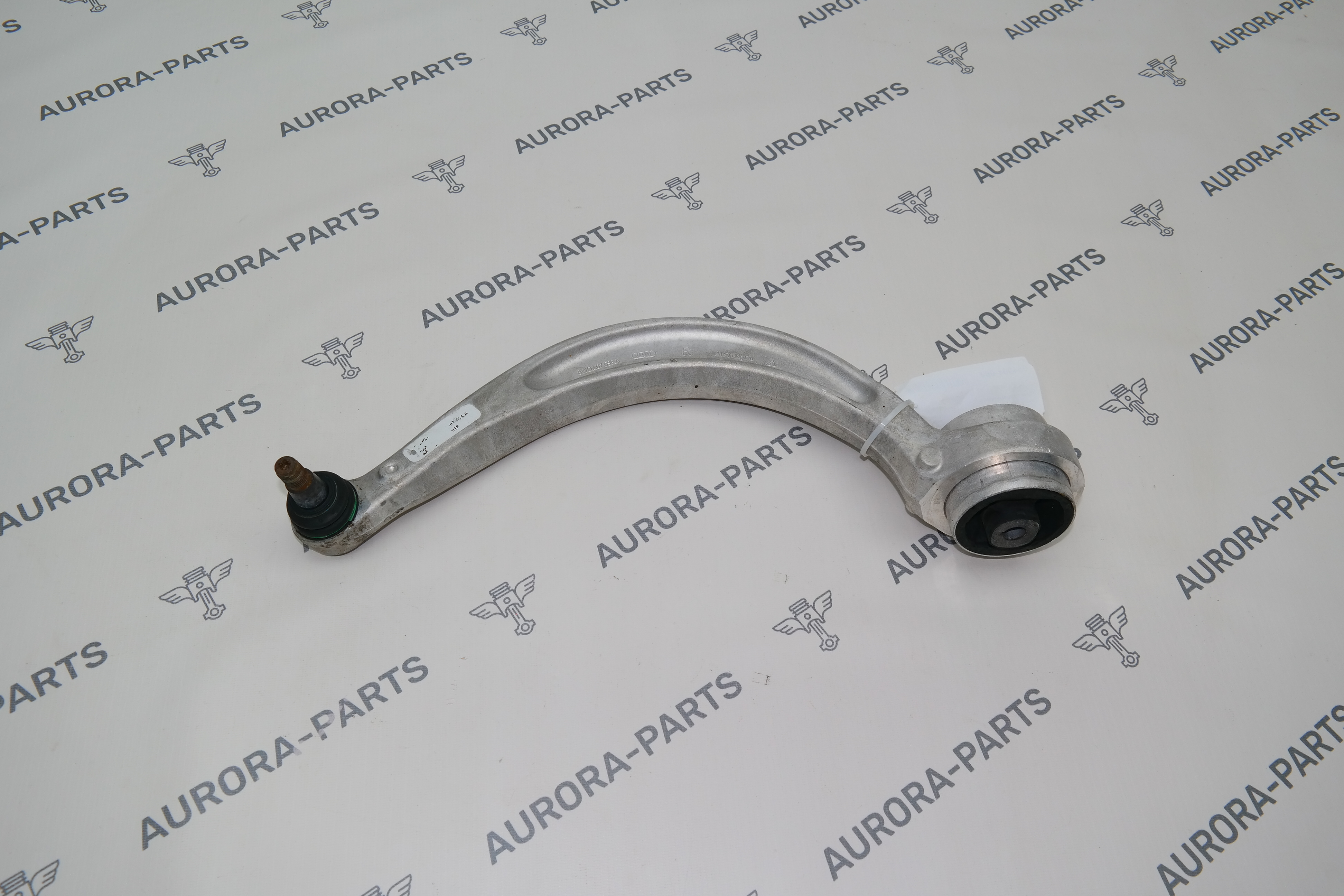 Рычаг нижний передней подвески направляющий RH Audi A4