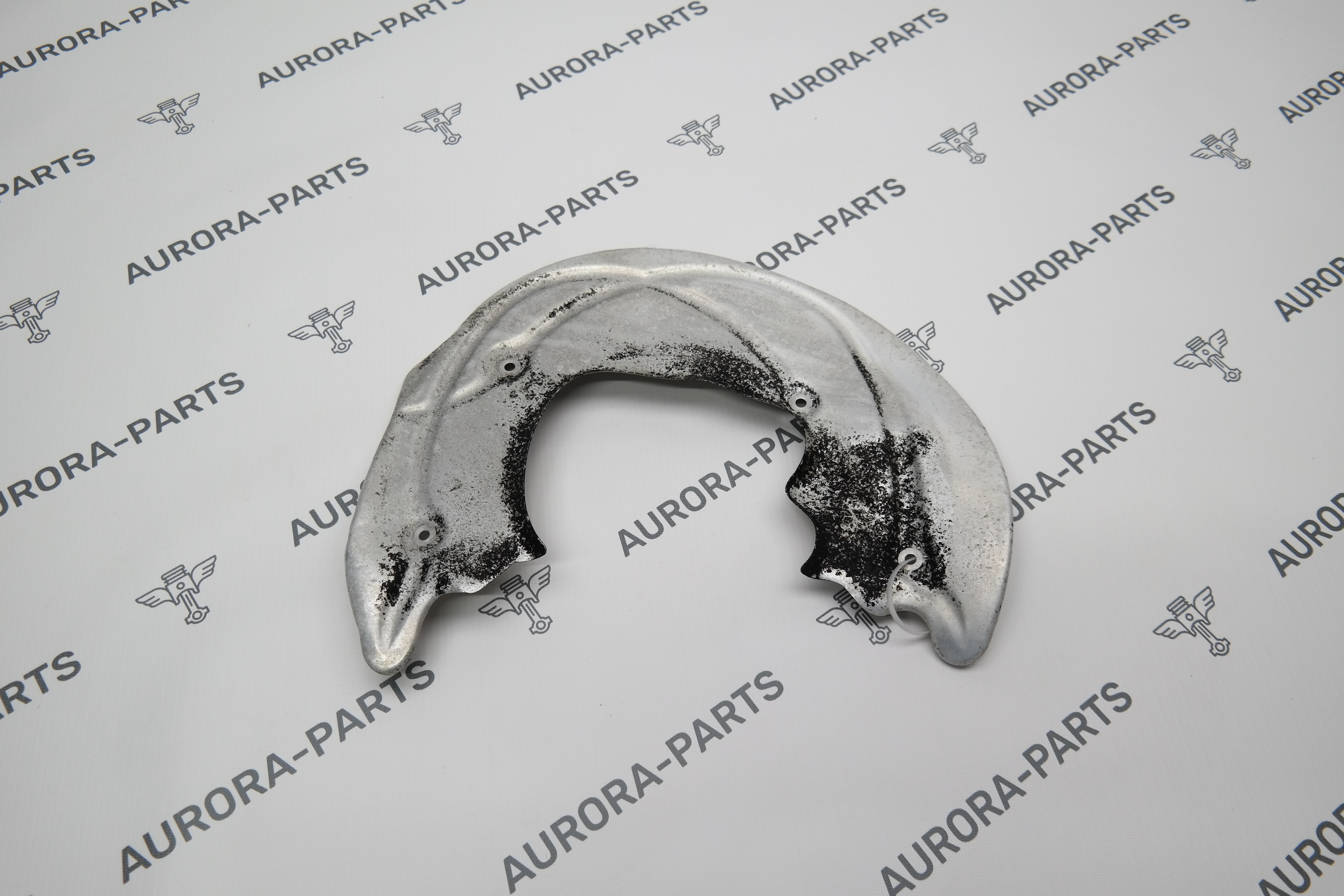 Щиток тормозного диска передний LH Audi A4