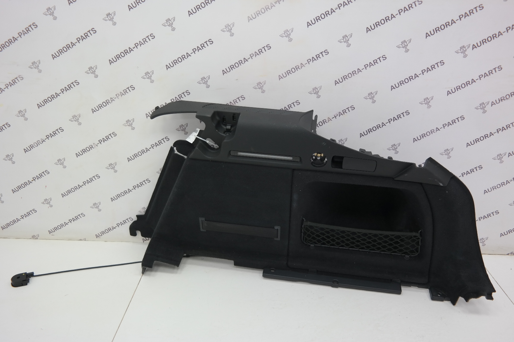 Обшивка багажника RH Audi A4