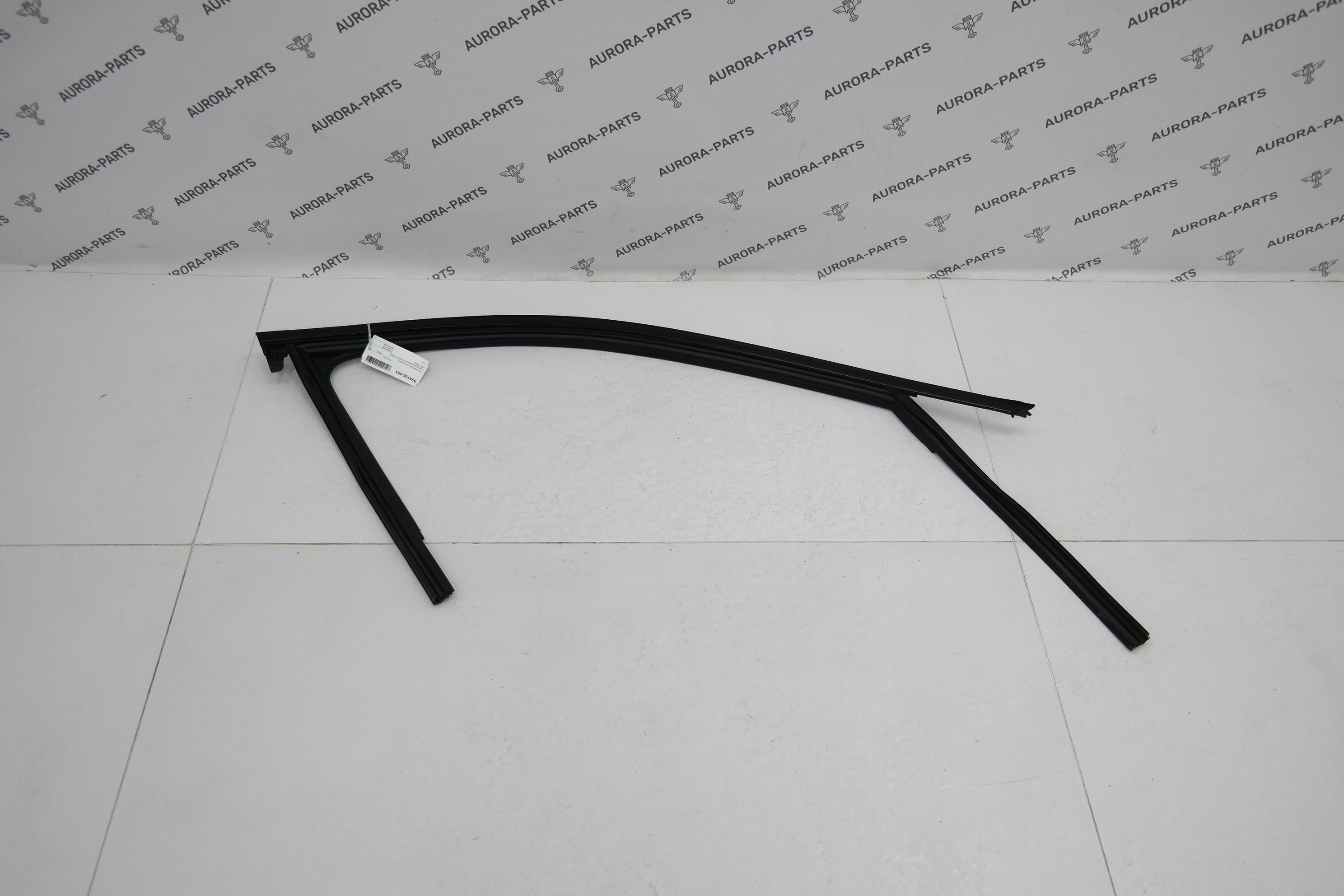 Направляющаяя стекла передней двери RH Audi A4