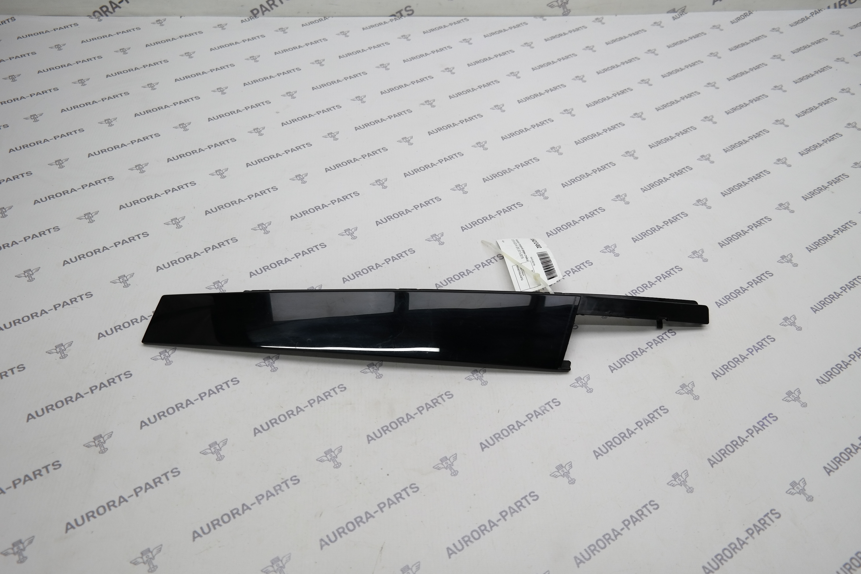 Накладка передней двери стойка B RH Audi A4