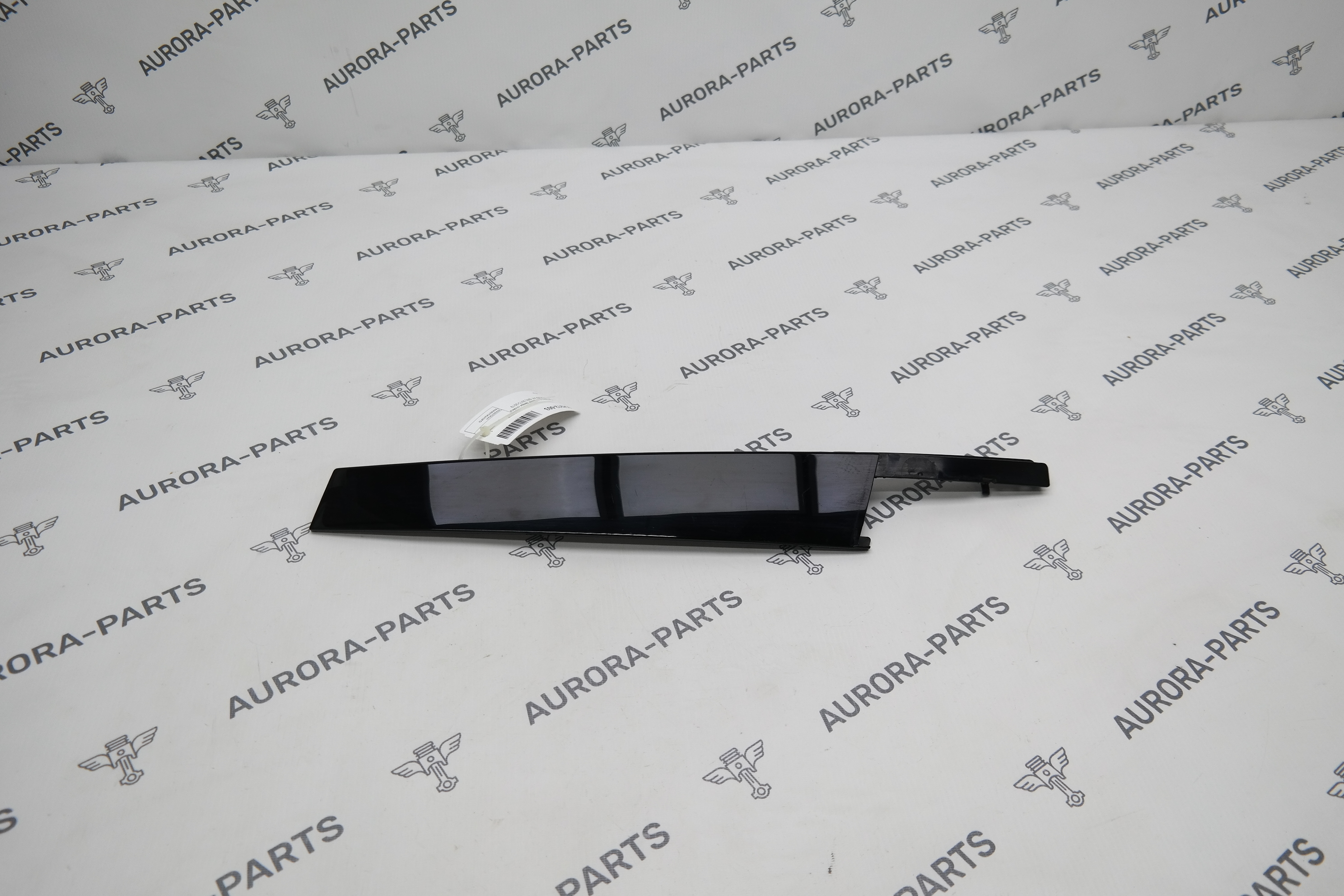 Накладка передней двери стойка B RH Audi A4