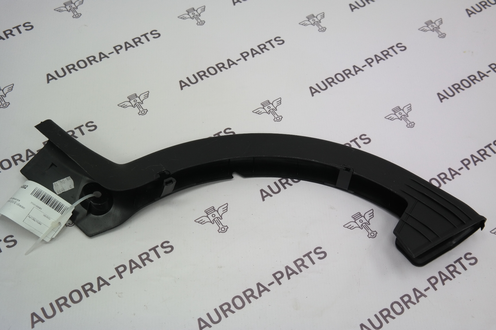 Накладка петли крышки багажника RH Mercedes E-Klasse 