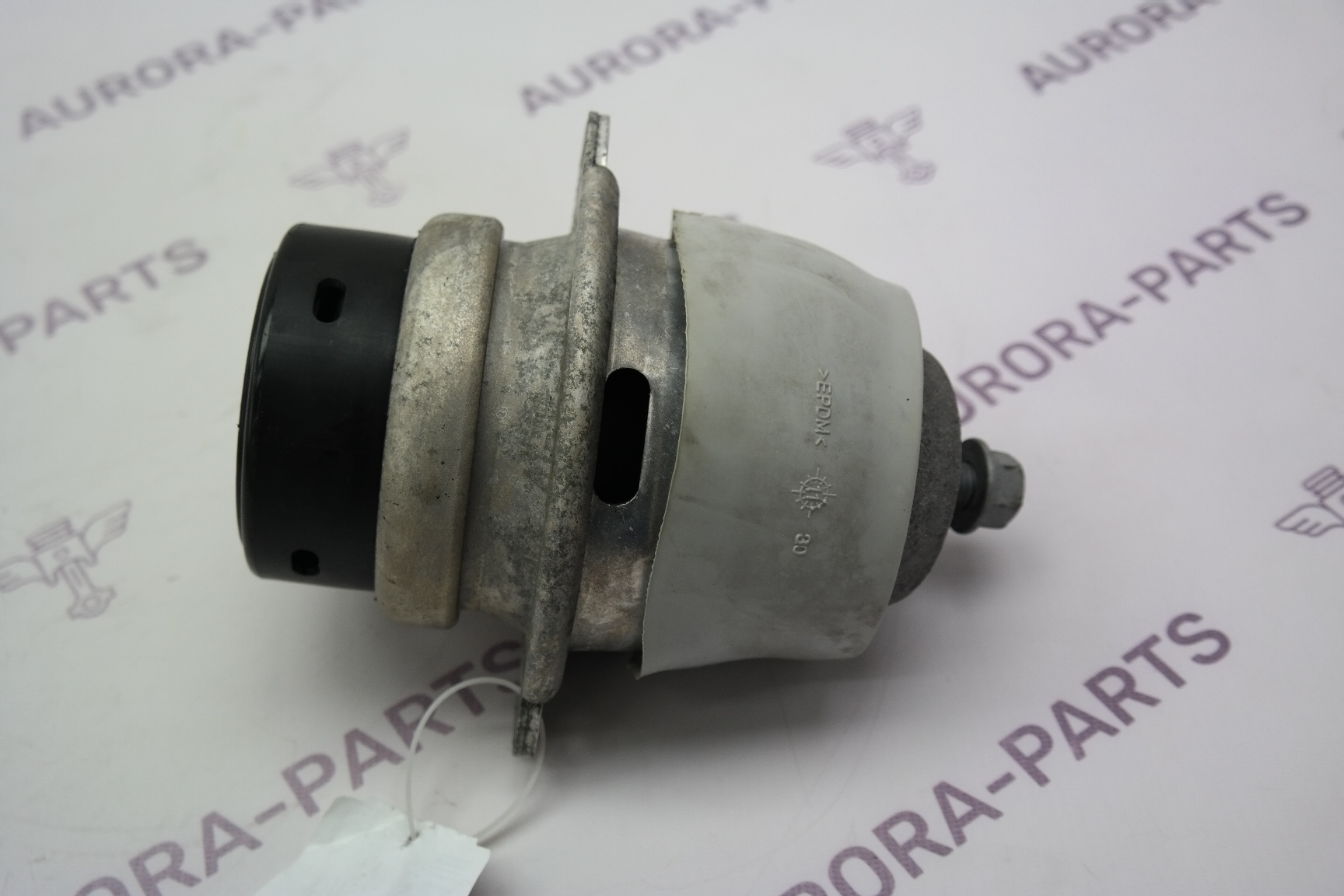 Подушка двигателя 3.0 TDi LH=RH Audi Q7