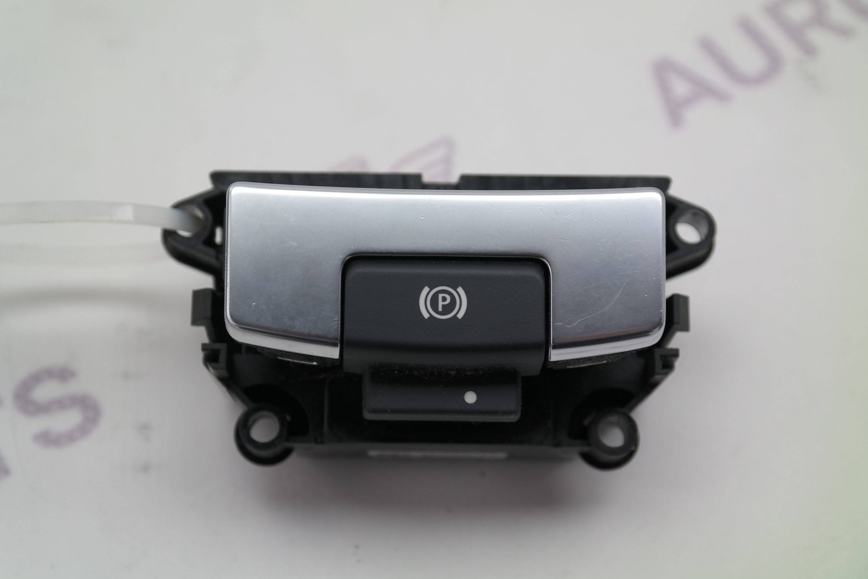 Кнопка ручника Land Rover Discovery