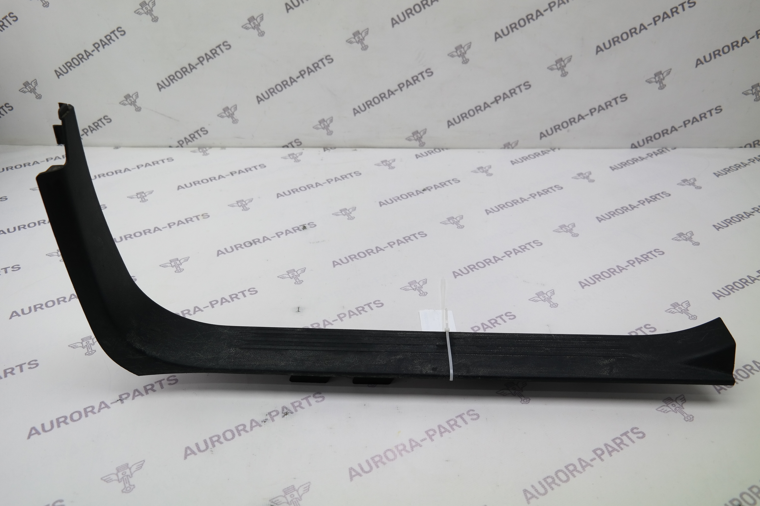 Накладка порога передней двери RH Toyota Land Cruiser