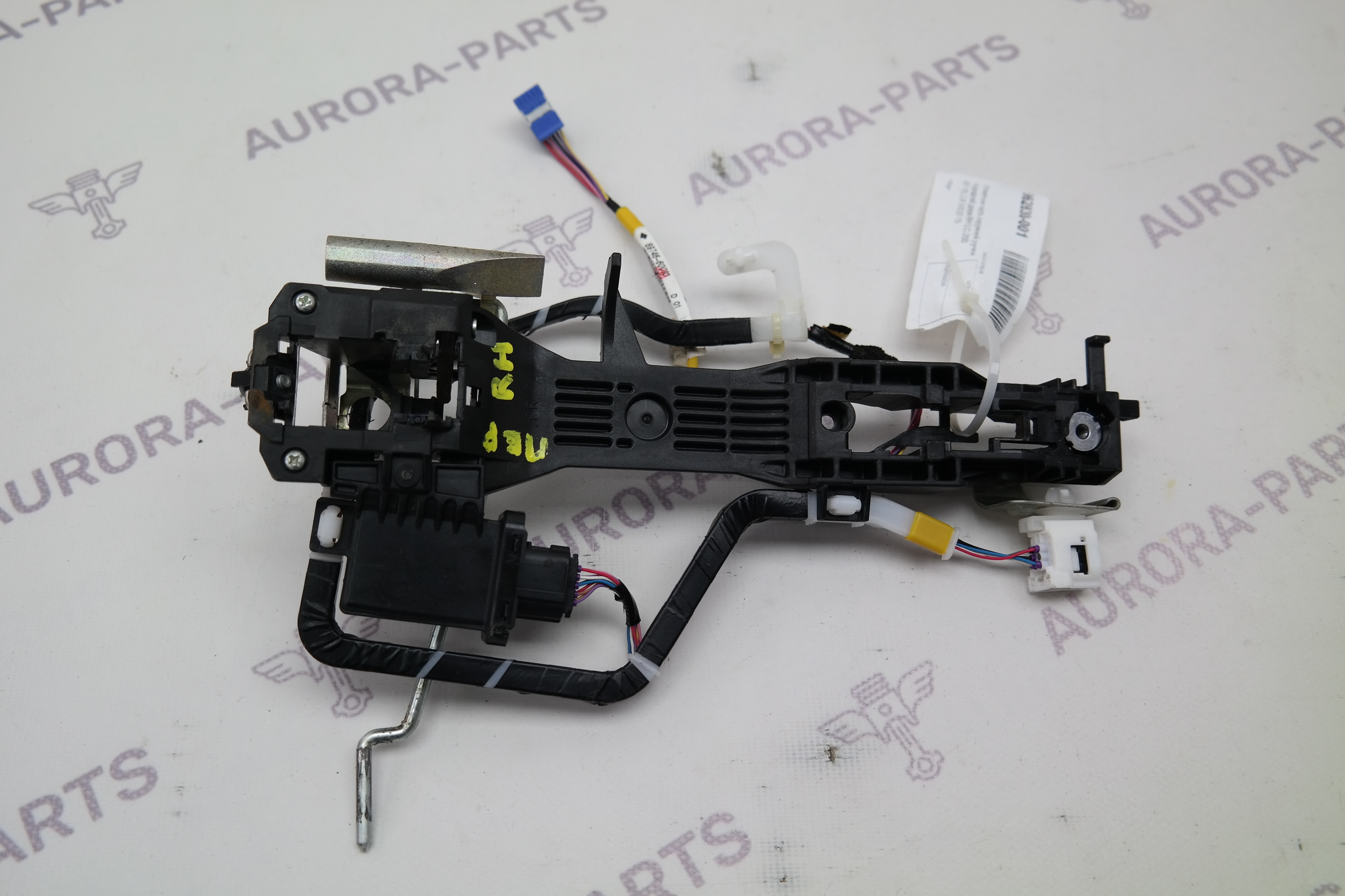 Ответная часть наружней ручки передней двери RH Toyota Land Cruiser