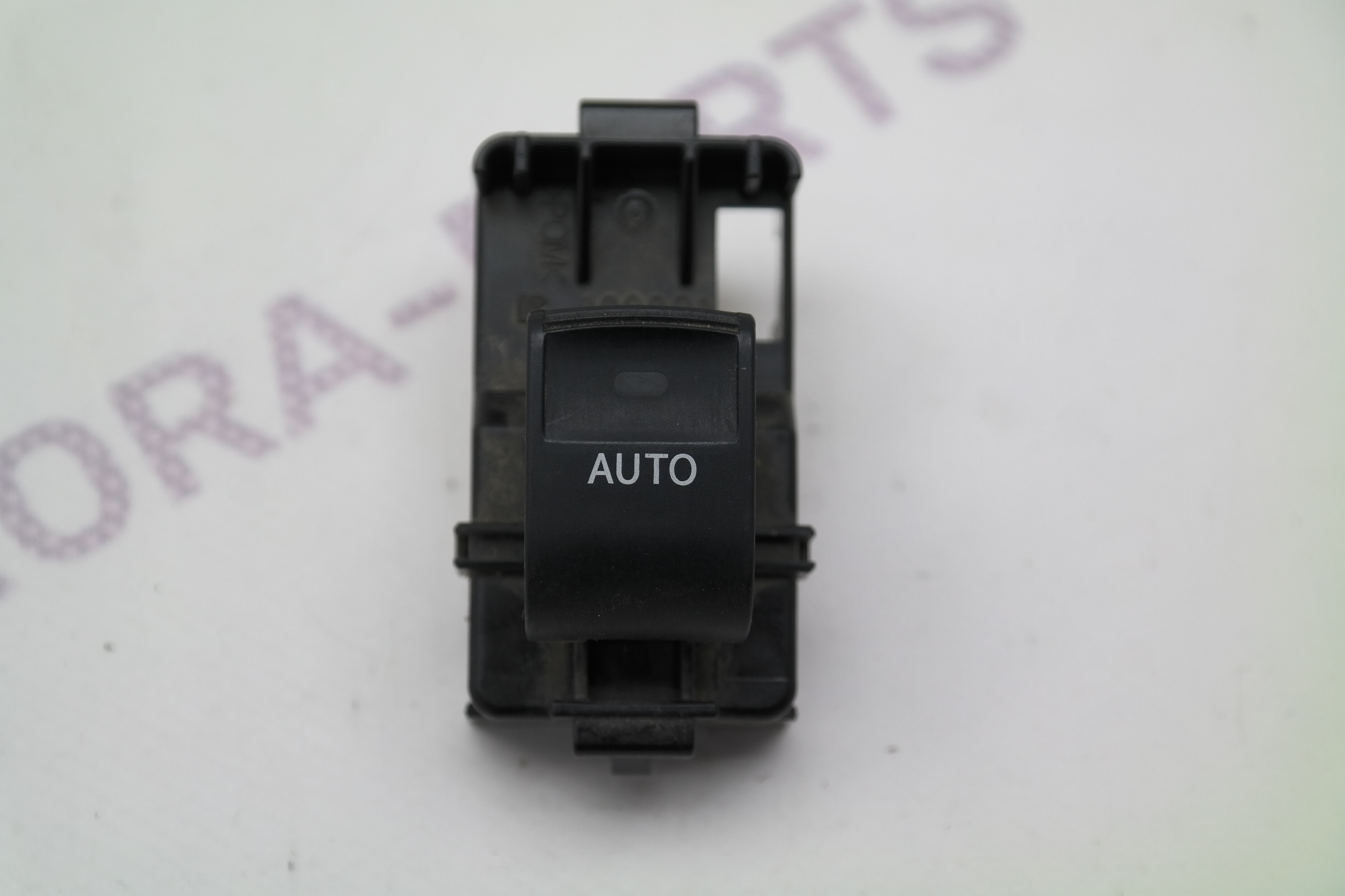 Кнопка стеклоподъемника Toyota Land Cruiser