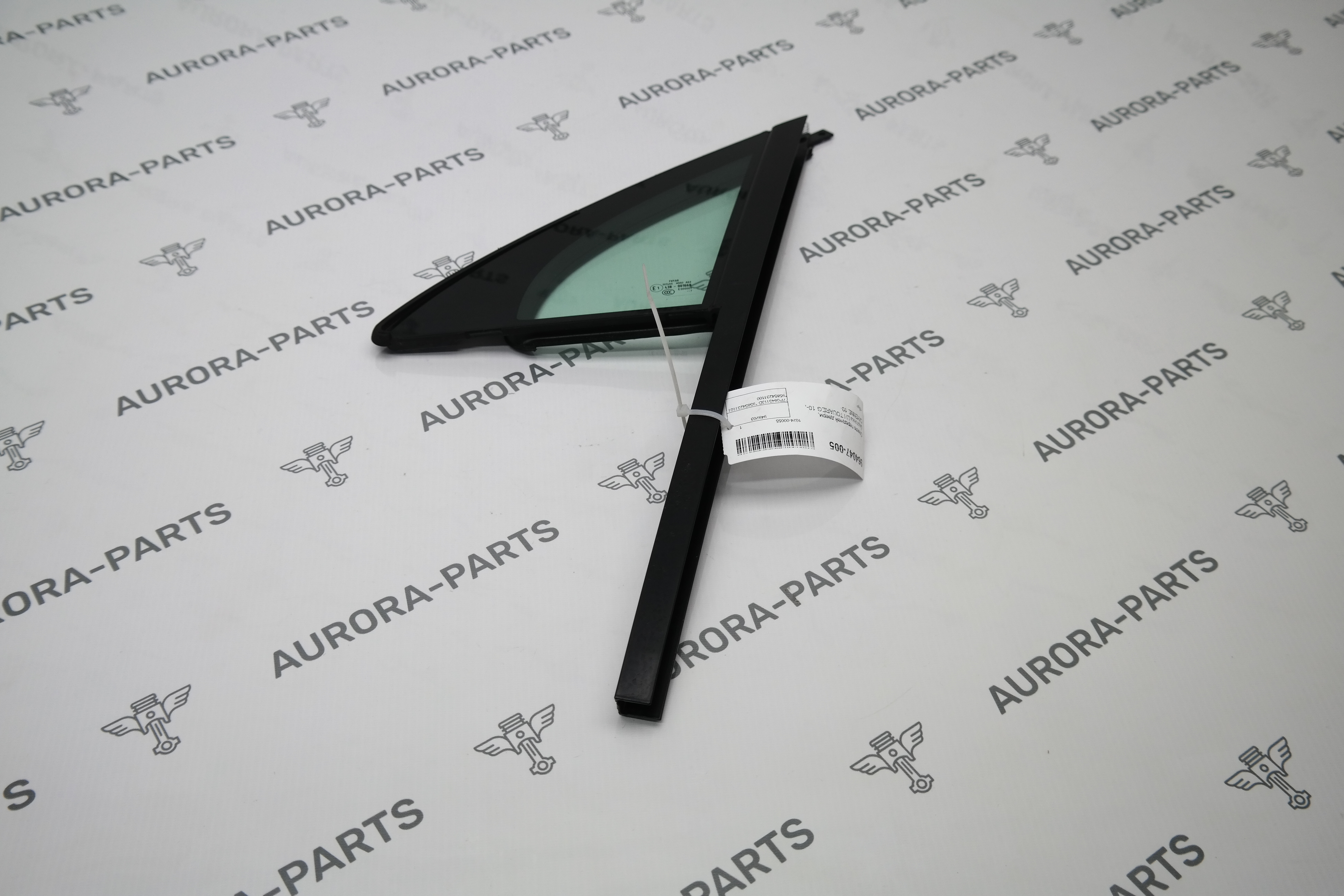 Стекло передней двери, форточка LH Porsche Cayenne