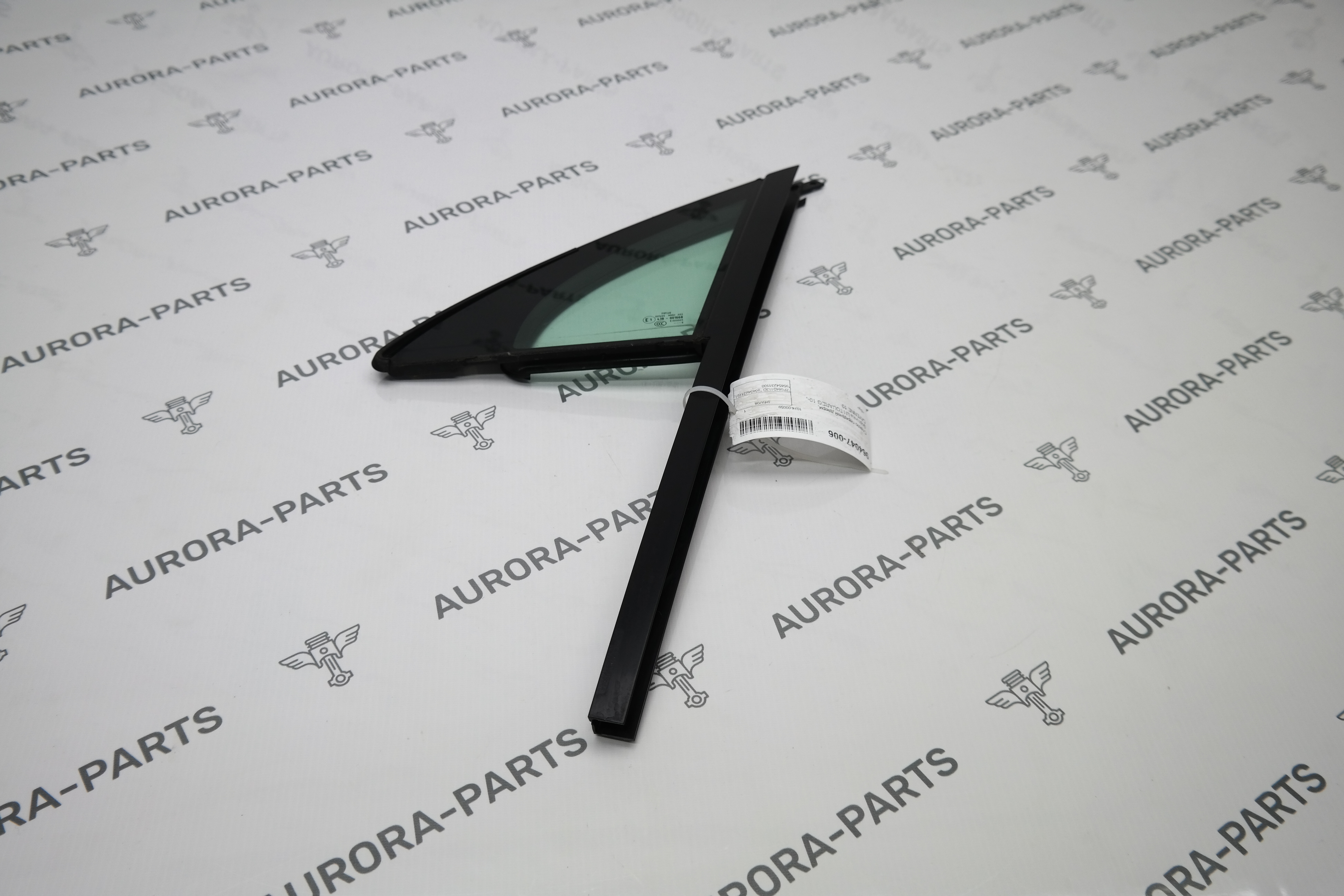 Стекло передней двери, форточка LH Porsche Cayenne