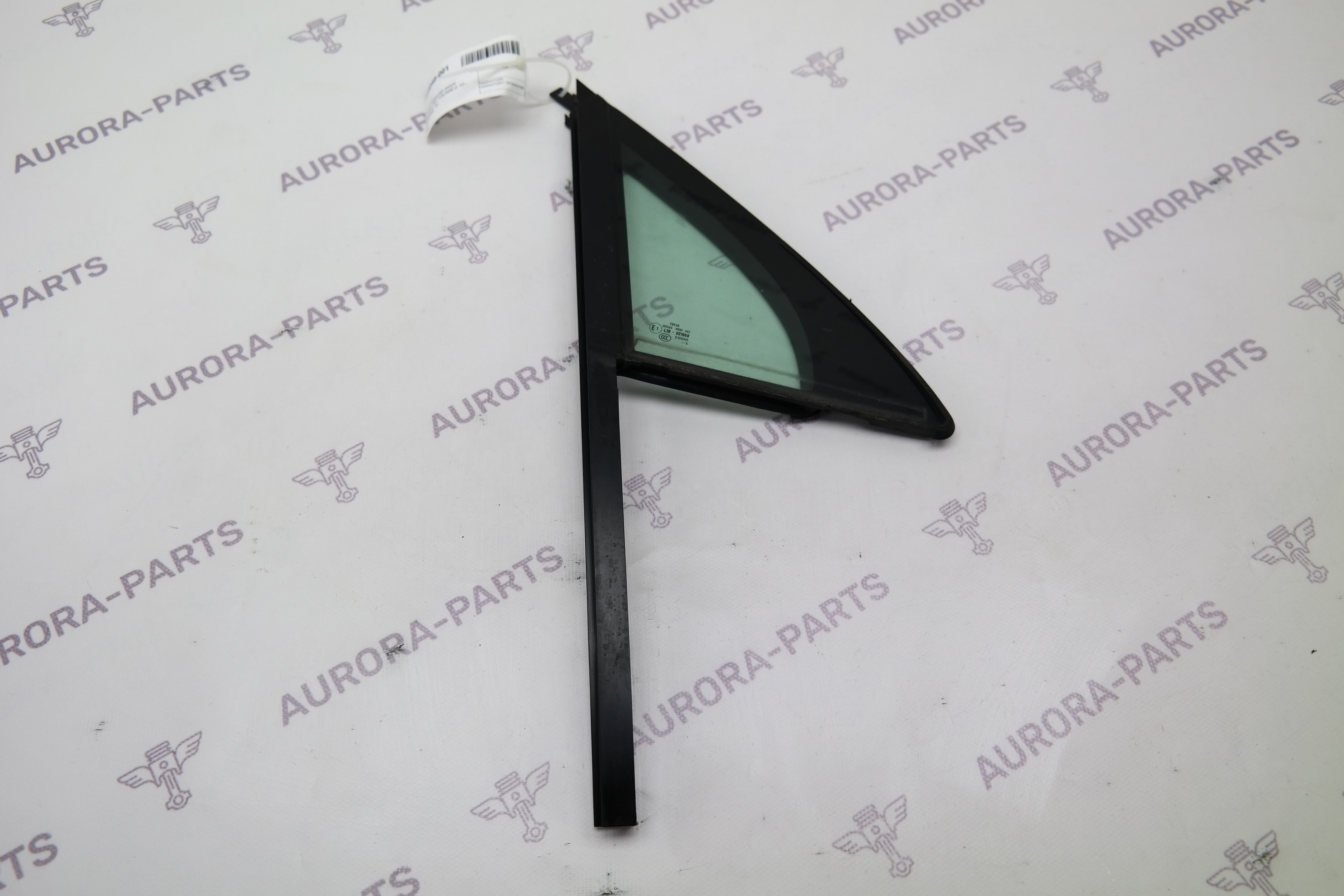 Стекло передней двери, форточка RH Porsche Cayenne