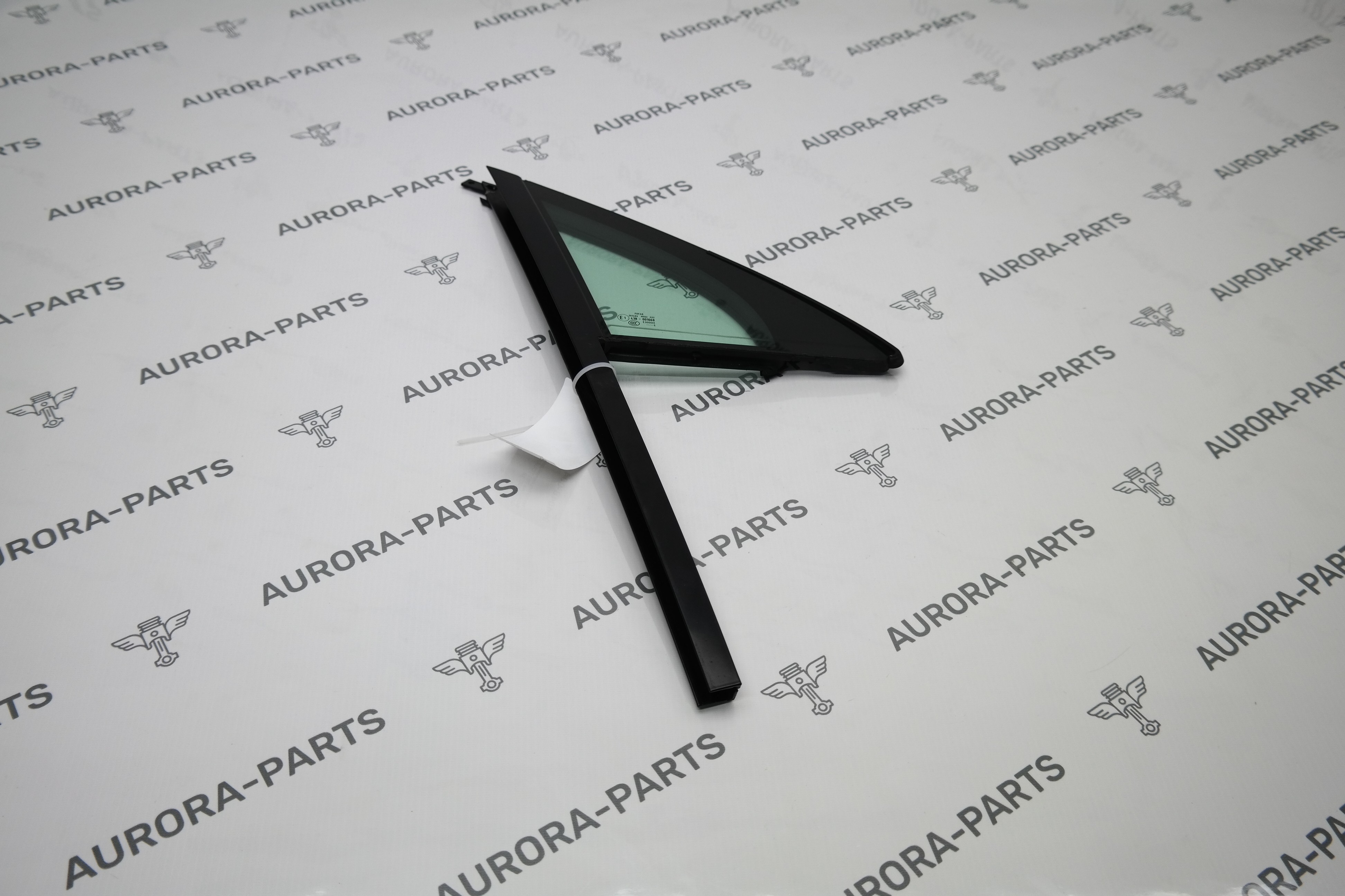 Стекло передней двери, форточка RH Porsche Cayenne