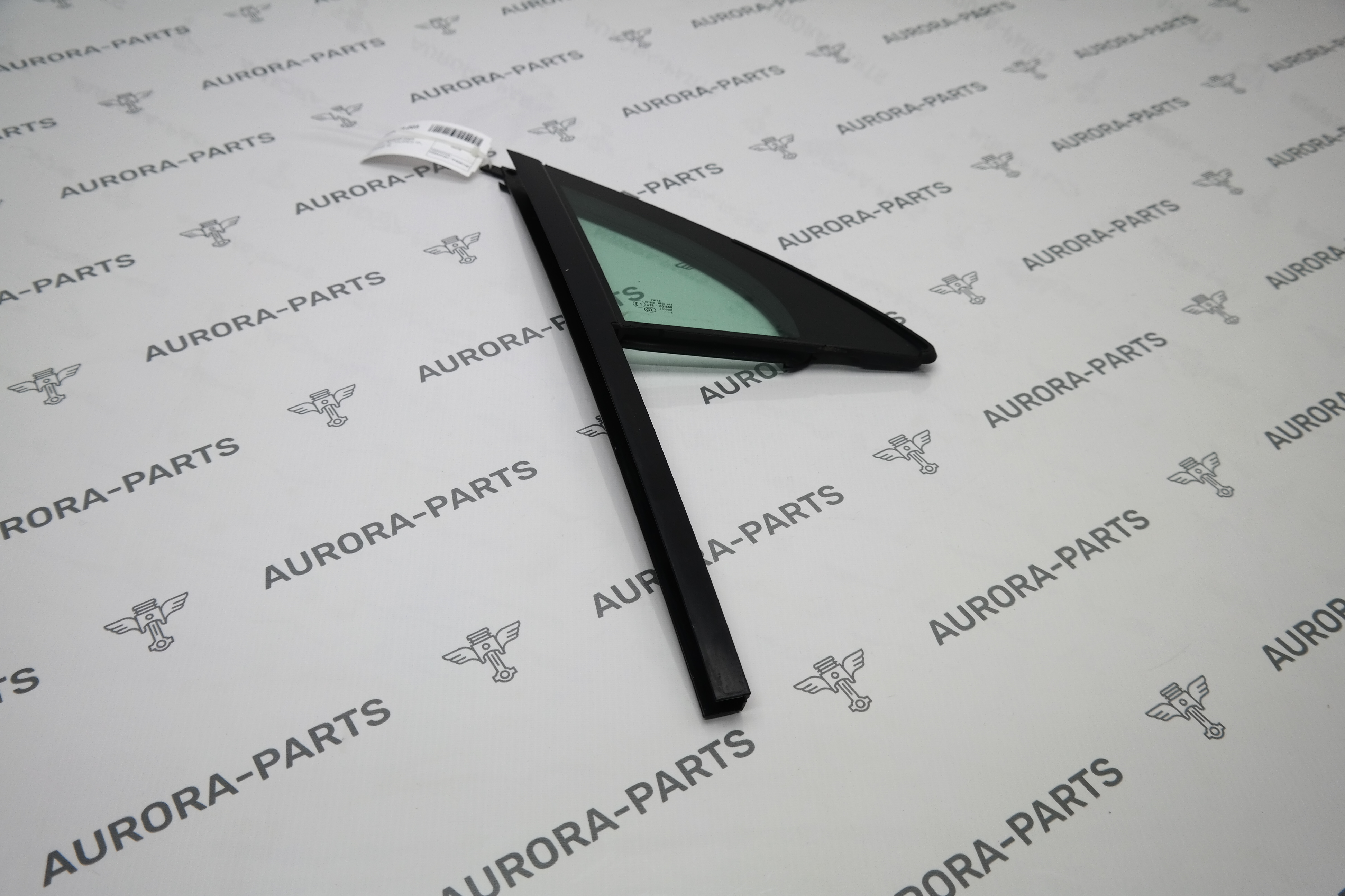 Стекло передней двери, форточка RH Porsche Cayenne