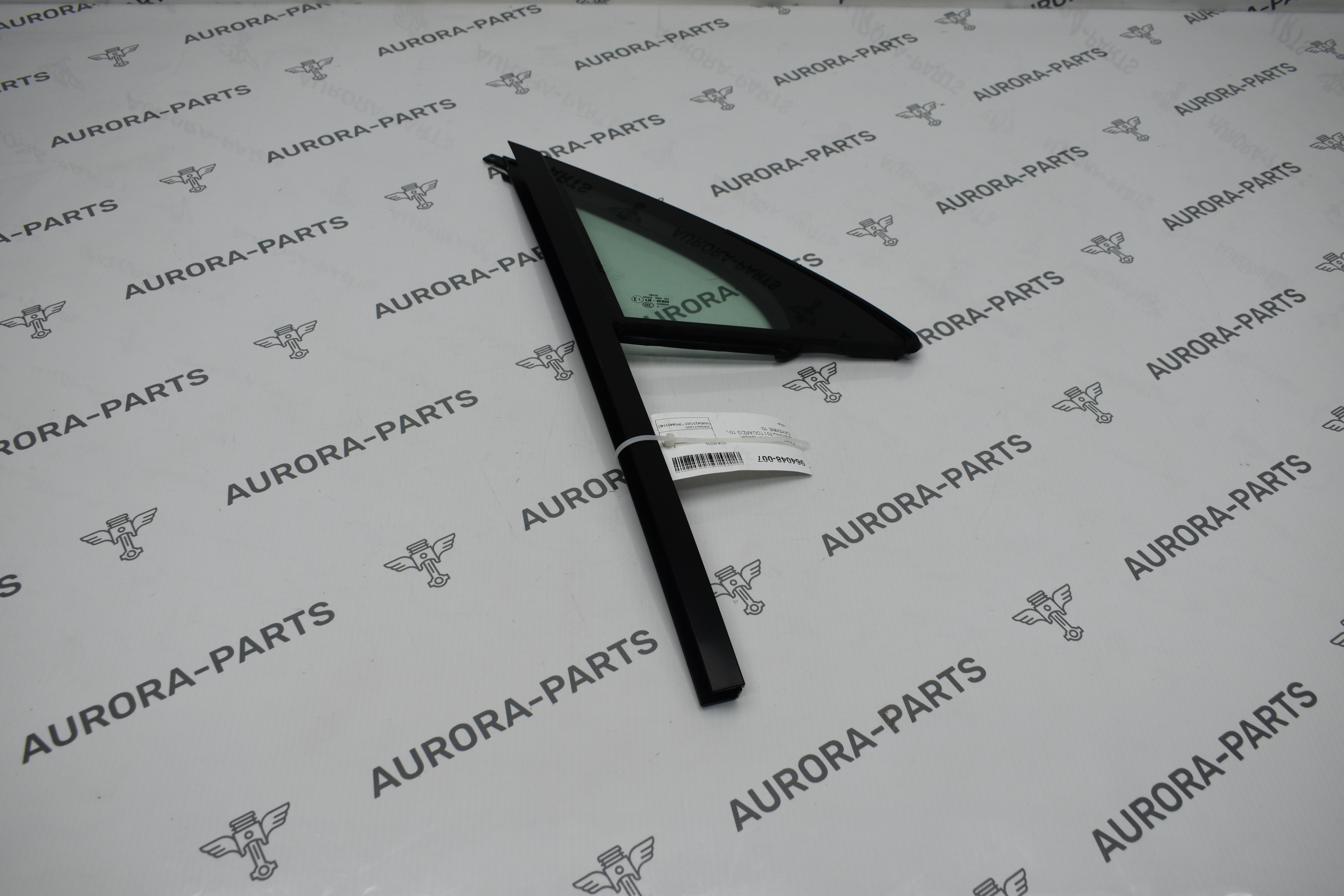 Стекло передней двери, форточка RH Porsche Cayenne