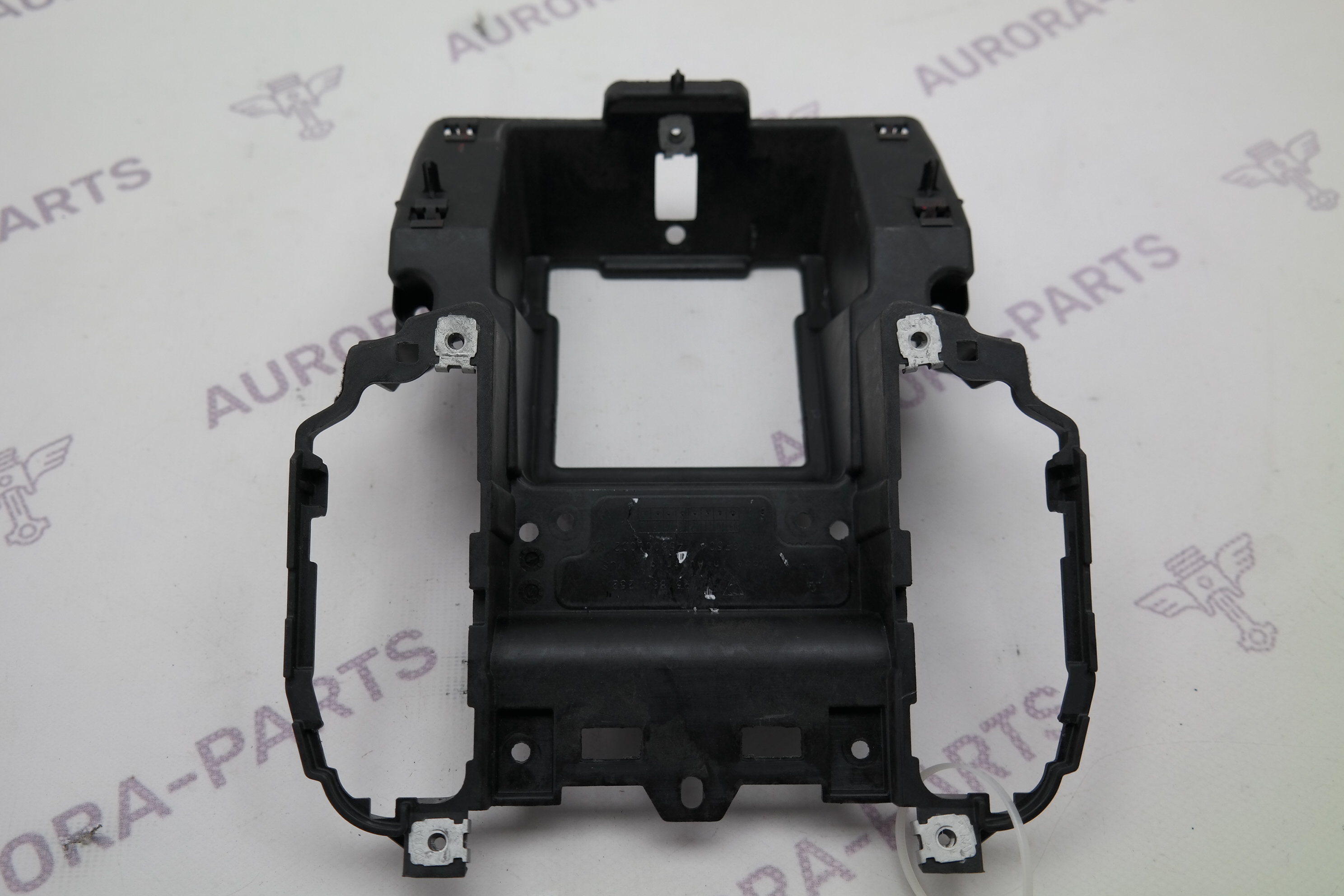 Кронштейн центральной консоли задний Porsche Cayenne