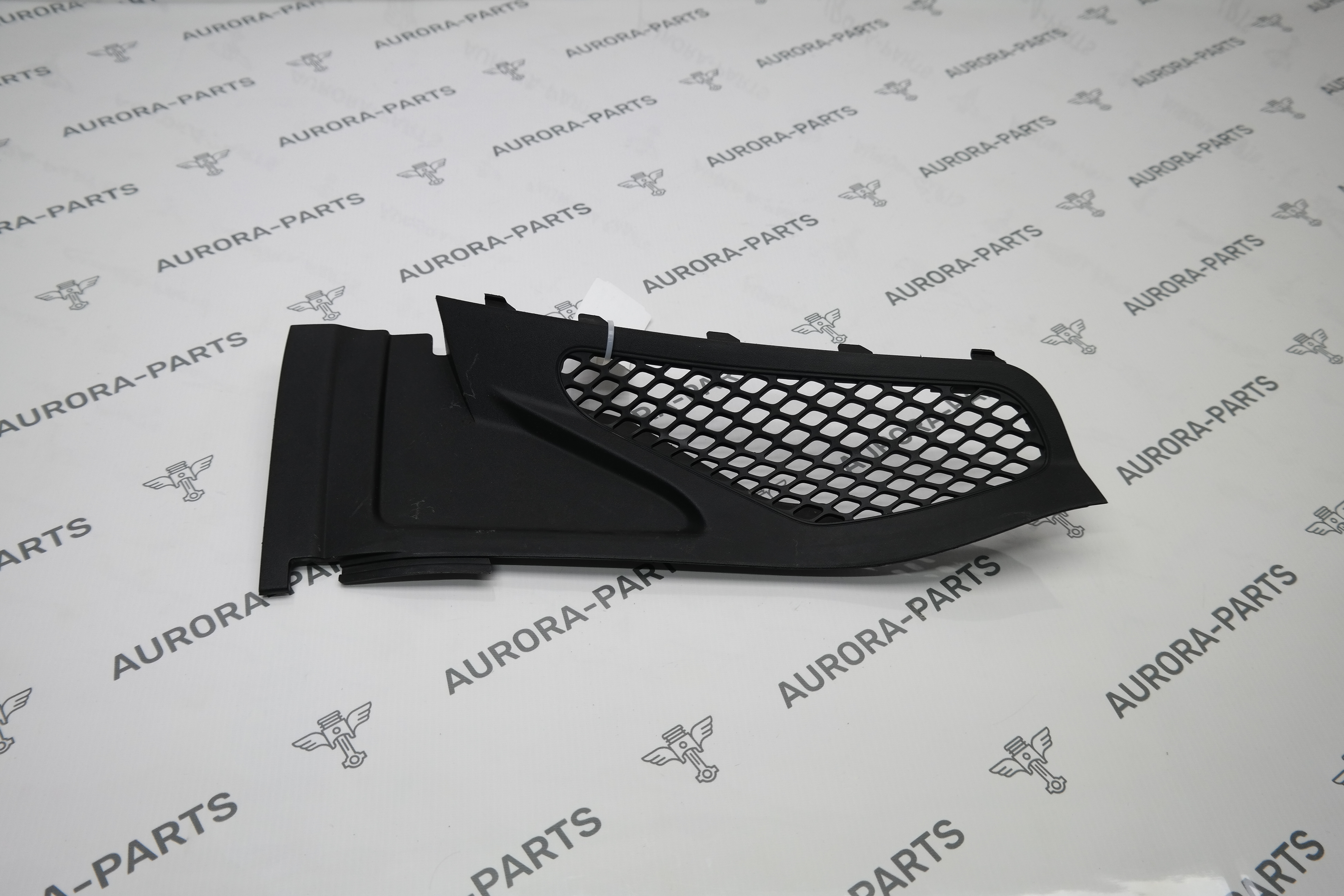 Накладка жабо RH Porsche Cayenne