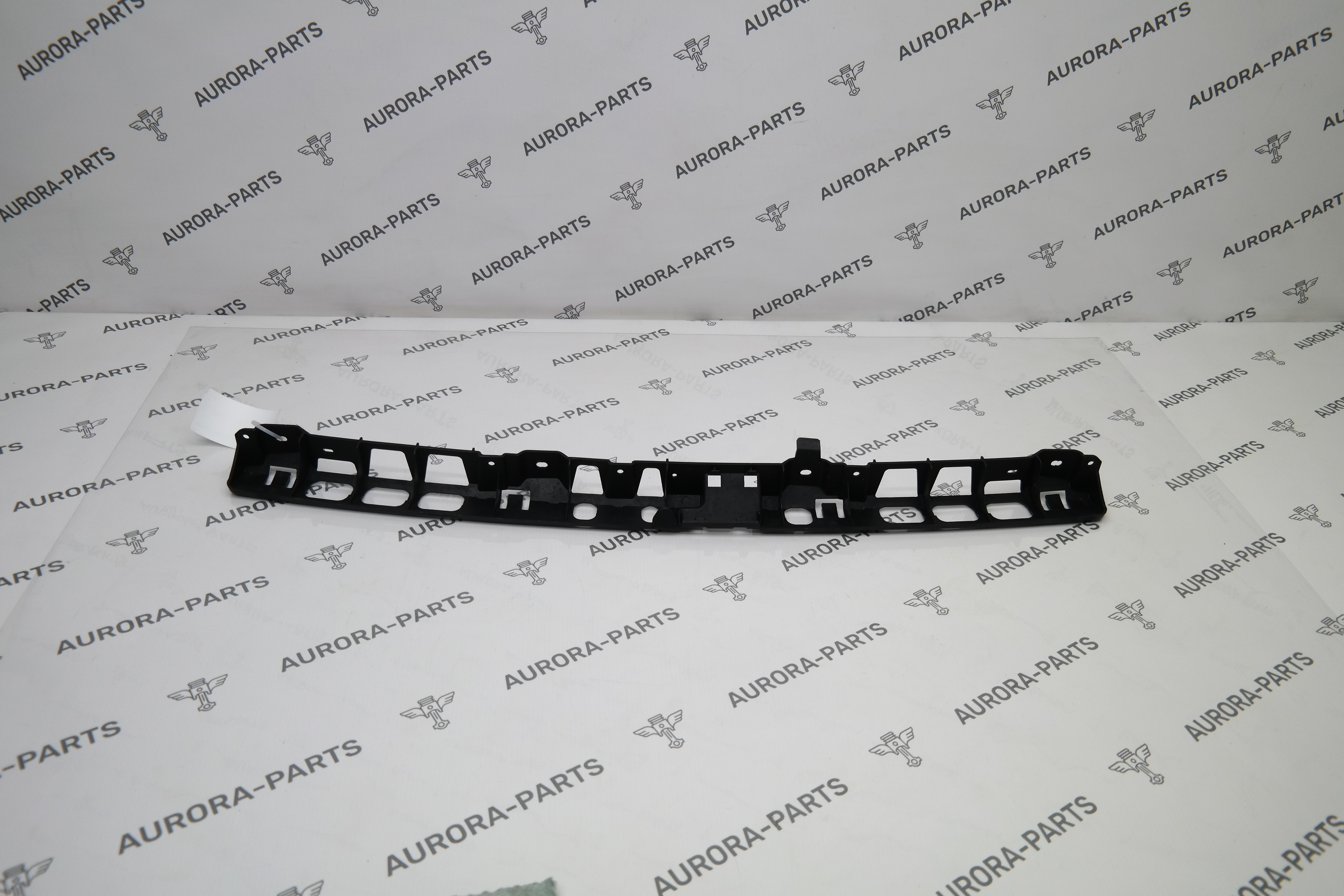 Кронштейн заднего бампера центральный Porsche Cayenne