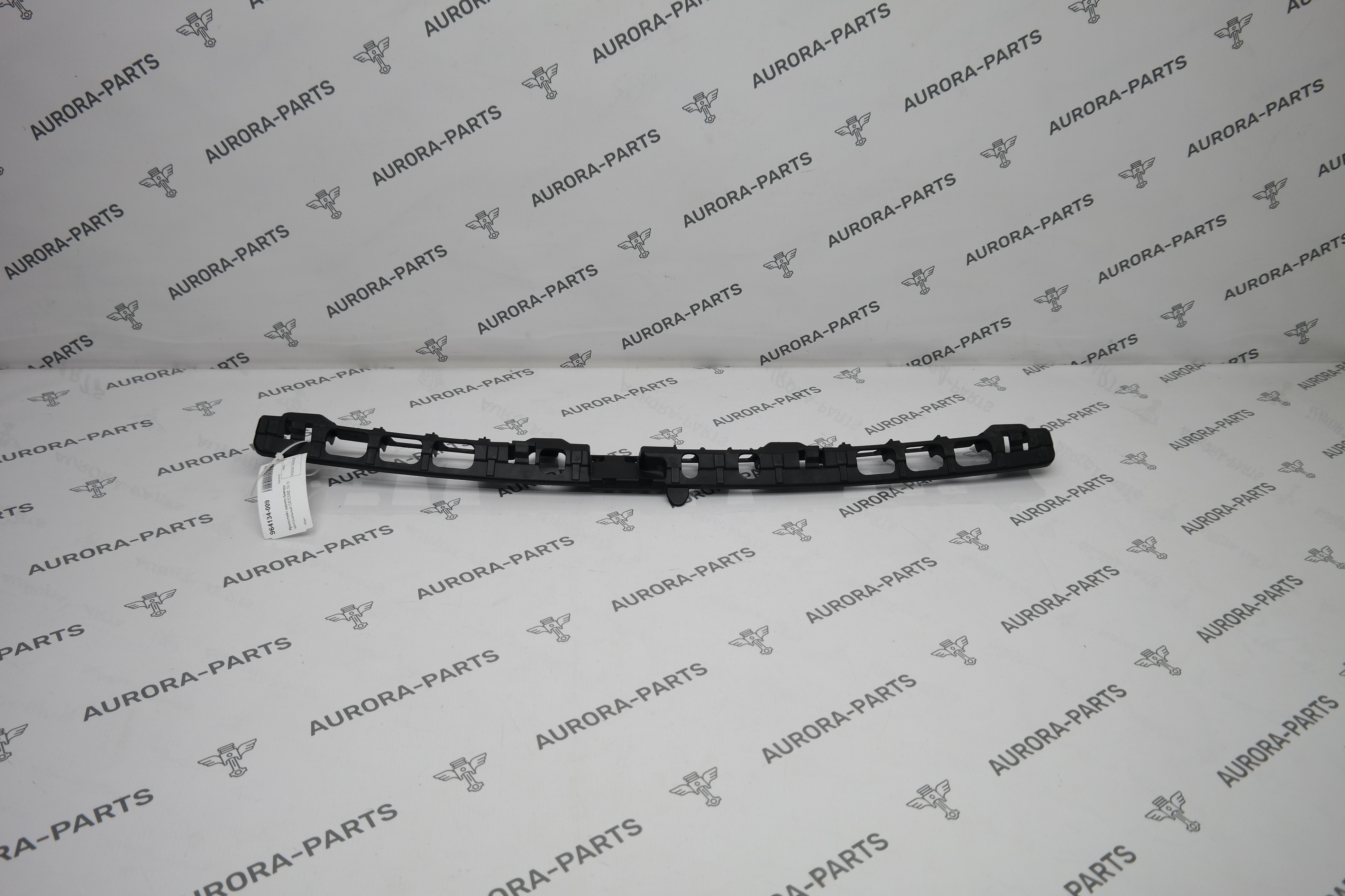 Кронштейн заднего бампера центральный Porsche Cayenne