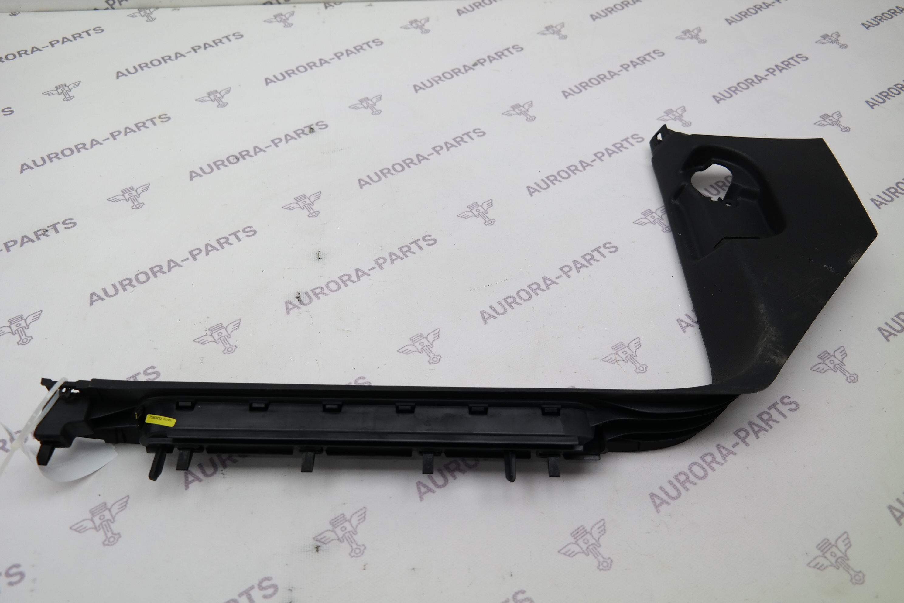 Накладка переднего порога внутренняя LH Porsche Cayenne