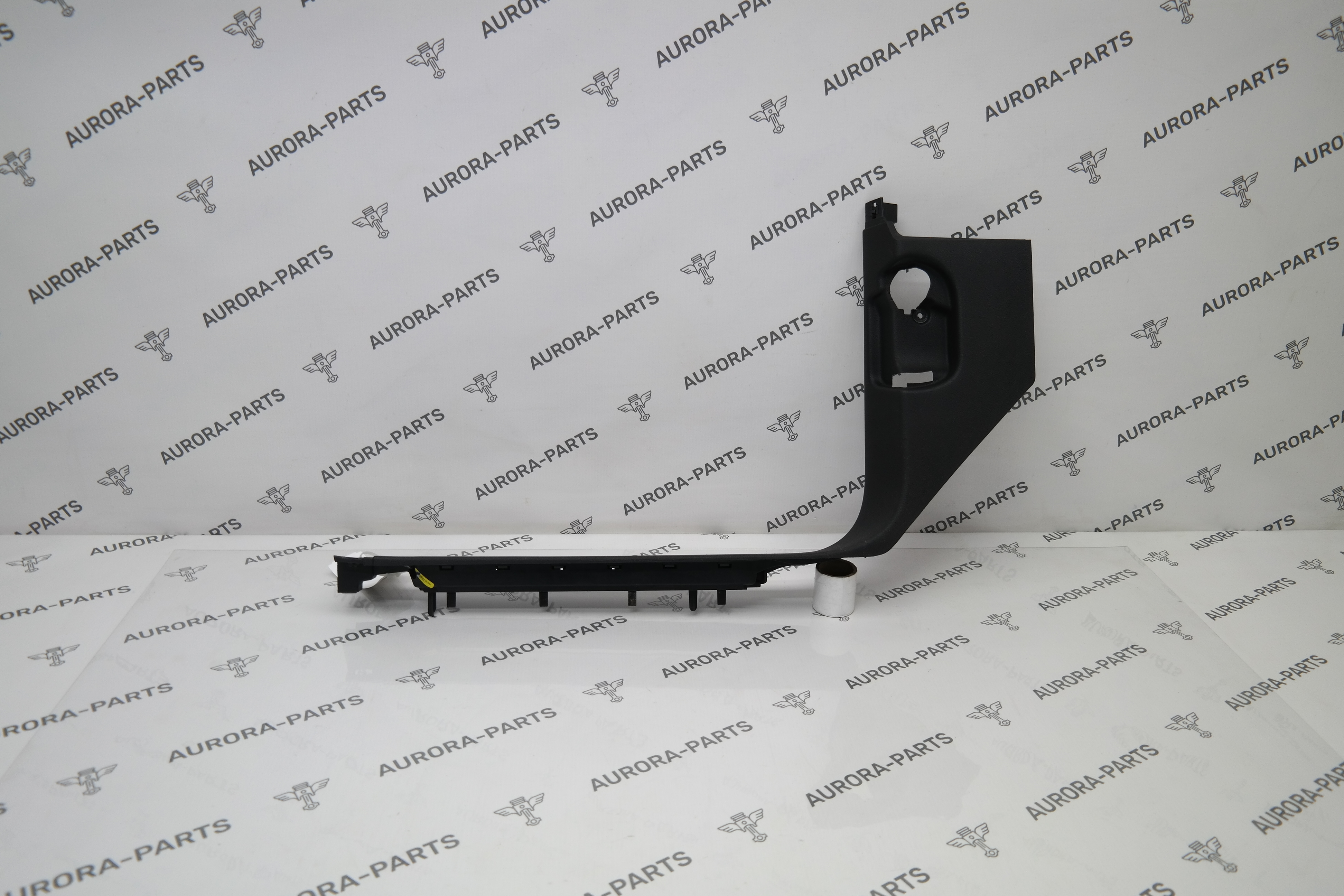 Накладка переднего порога внутренняя LH Porsche Cayenne