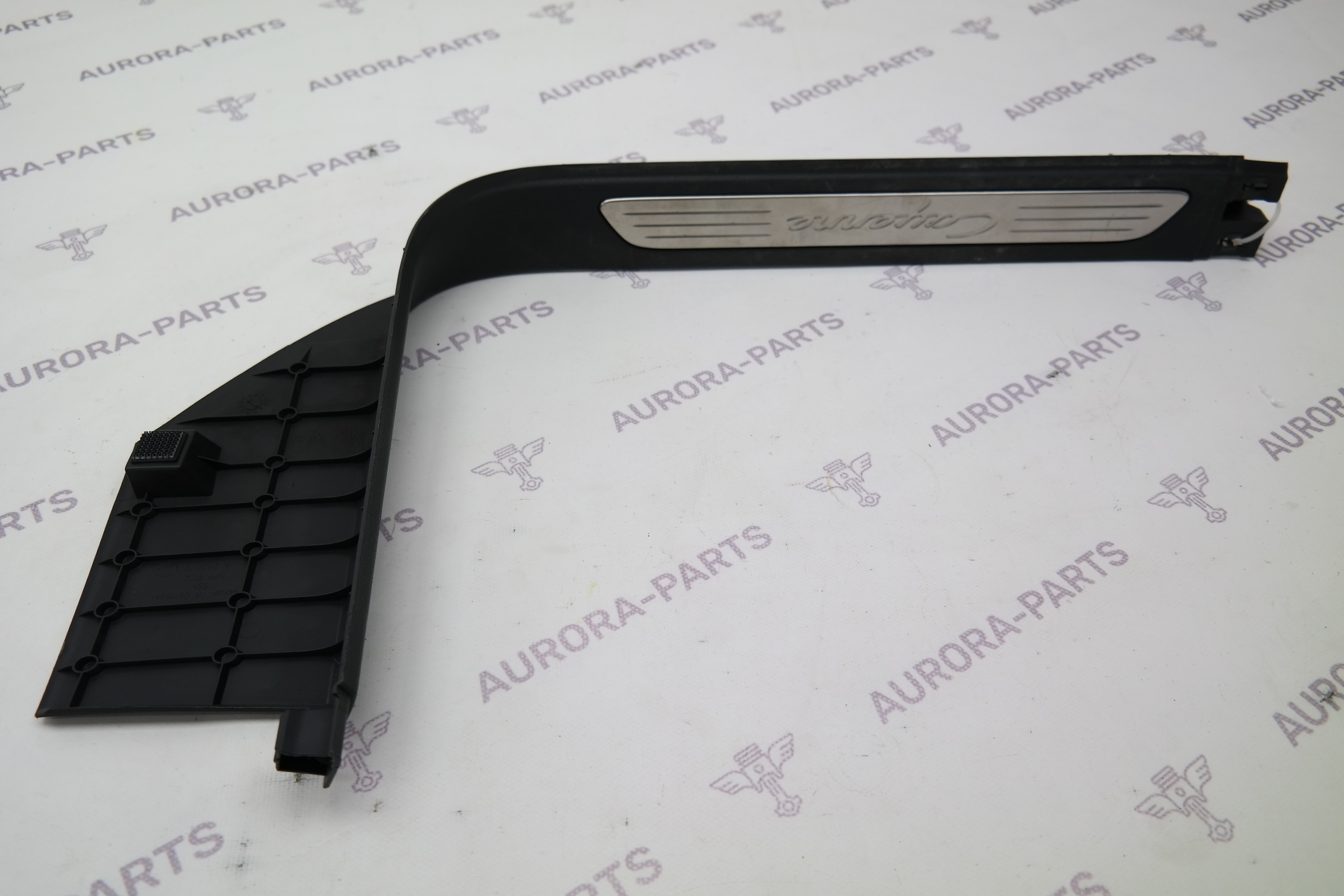 Накладка переднего порога внутренняя RH Porsche Cayenne