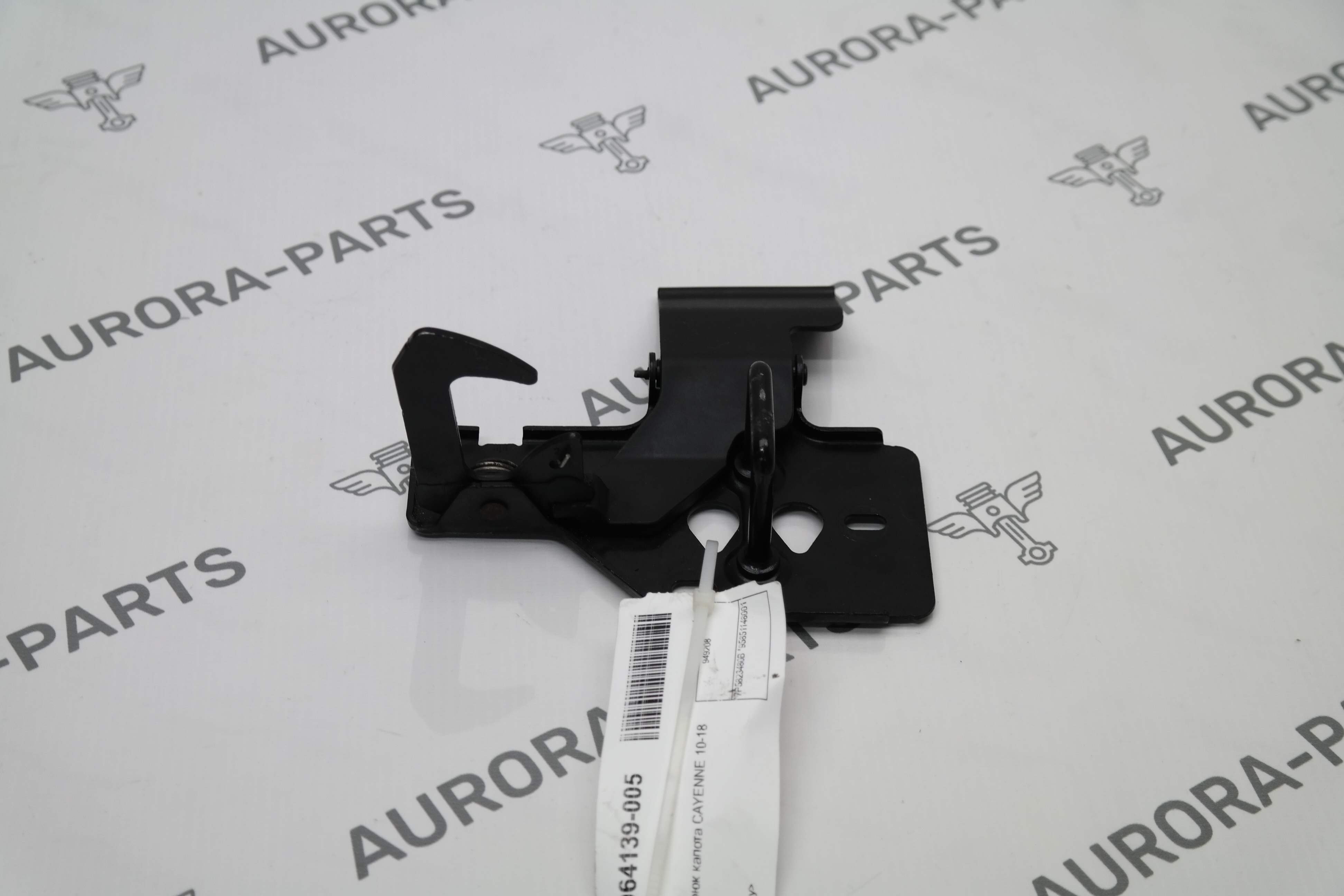 Крюк капота Porsche Cayenne