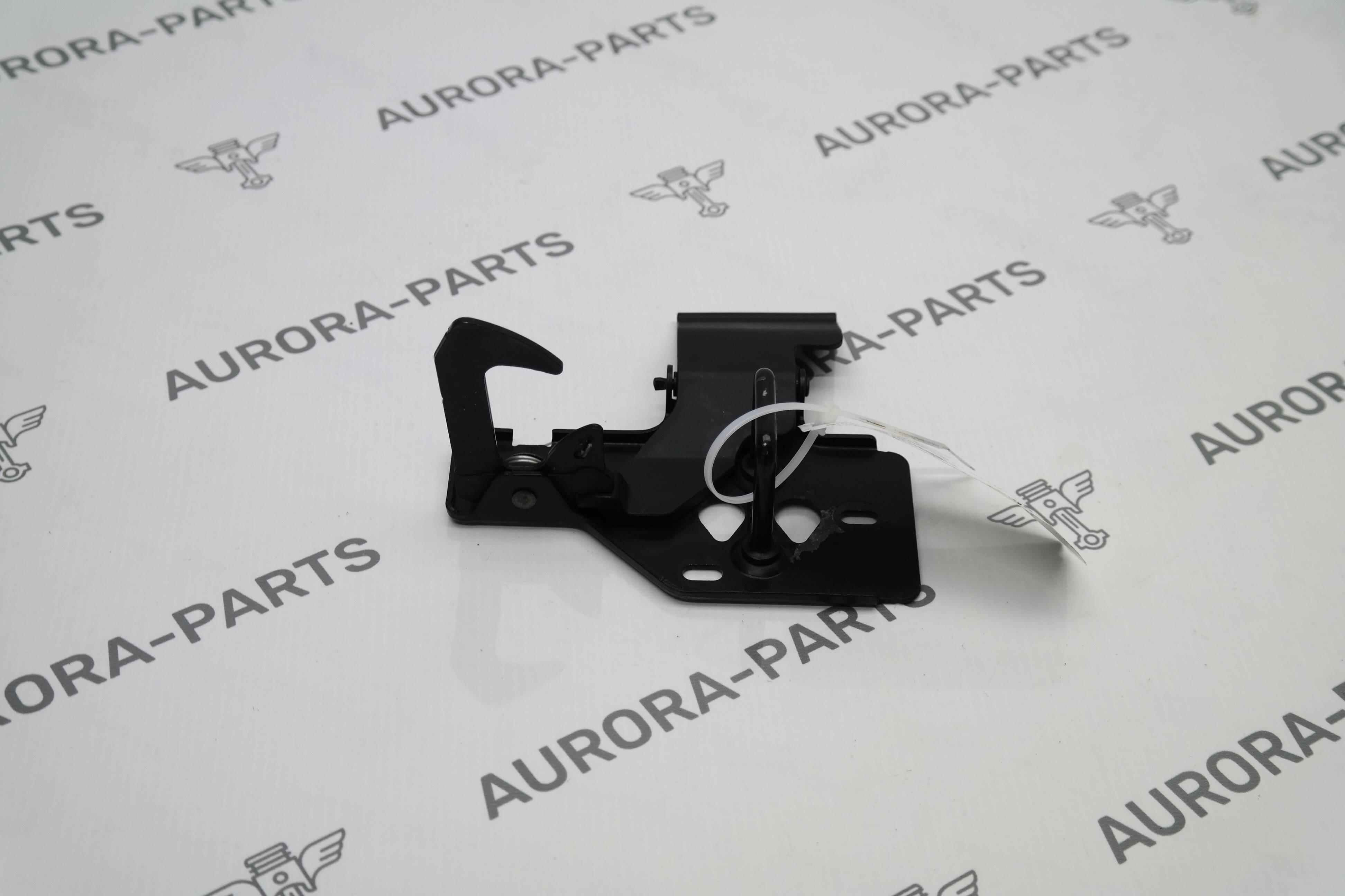 Крюк капота Porsche Cayenne