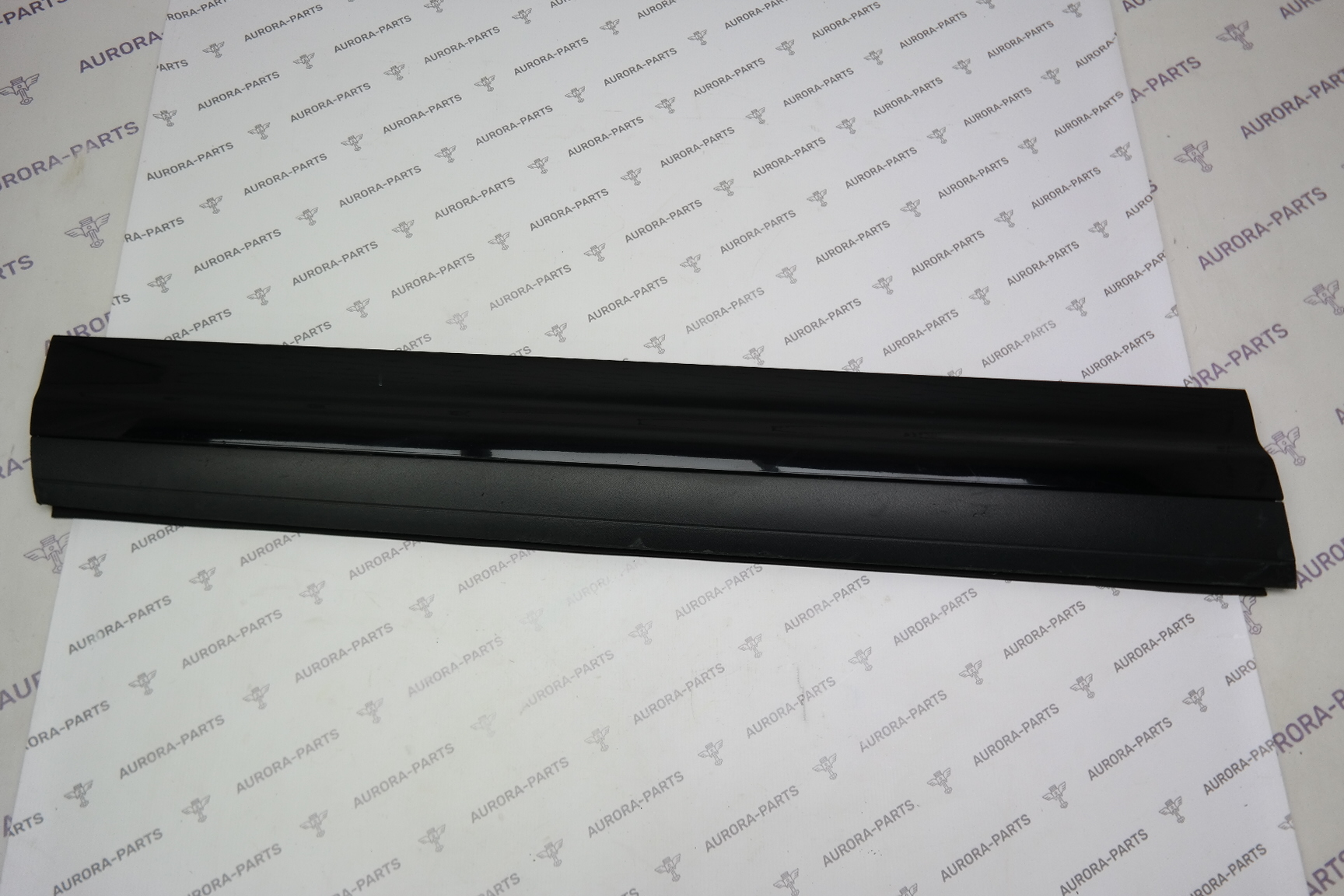 Молдинг передней двери нижний LH Porsche Cayenne