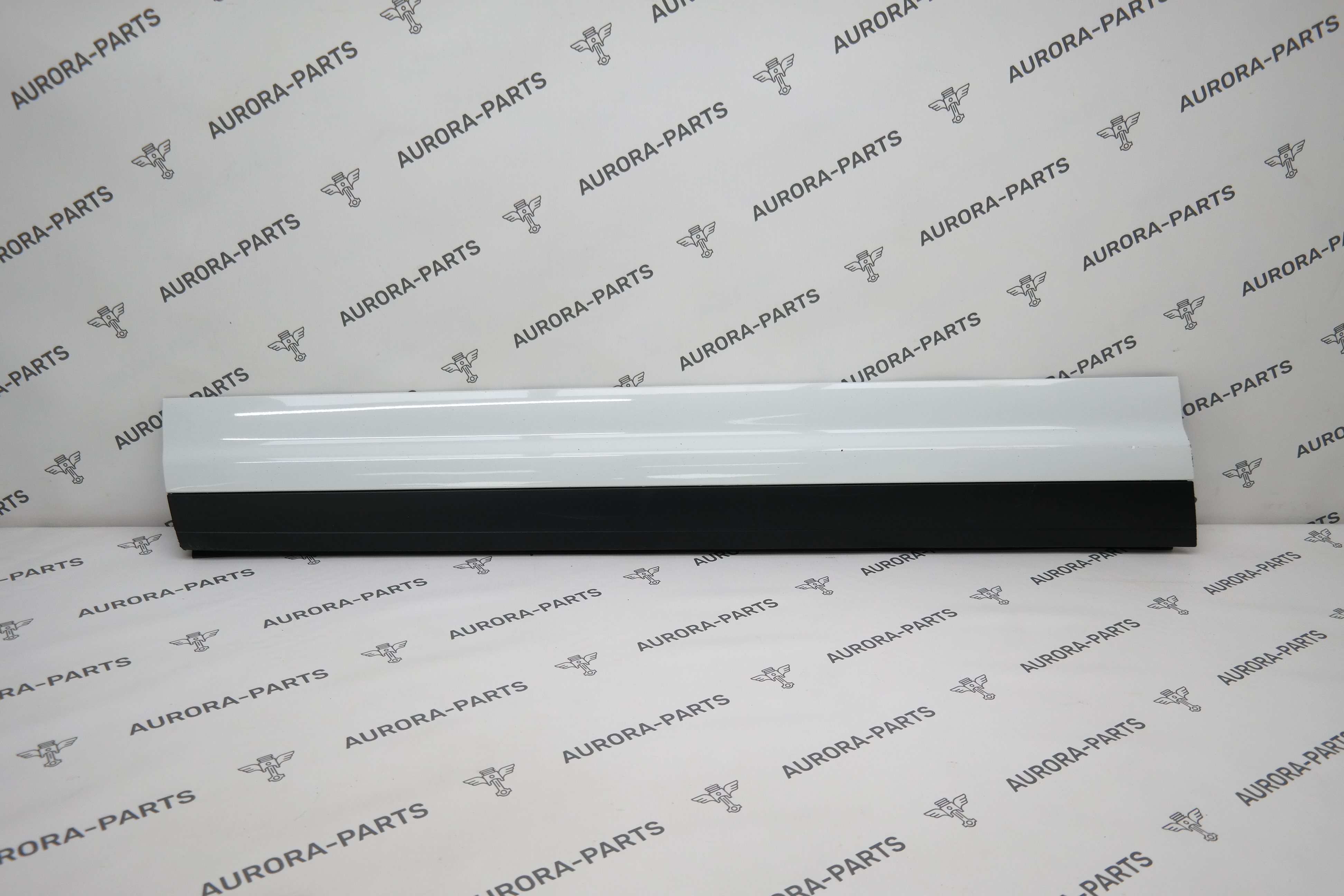 Молдинг передней двери нижний LH Porsche Cayenne