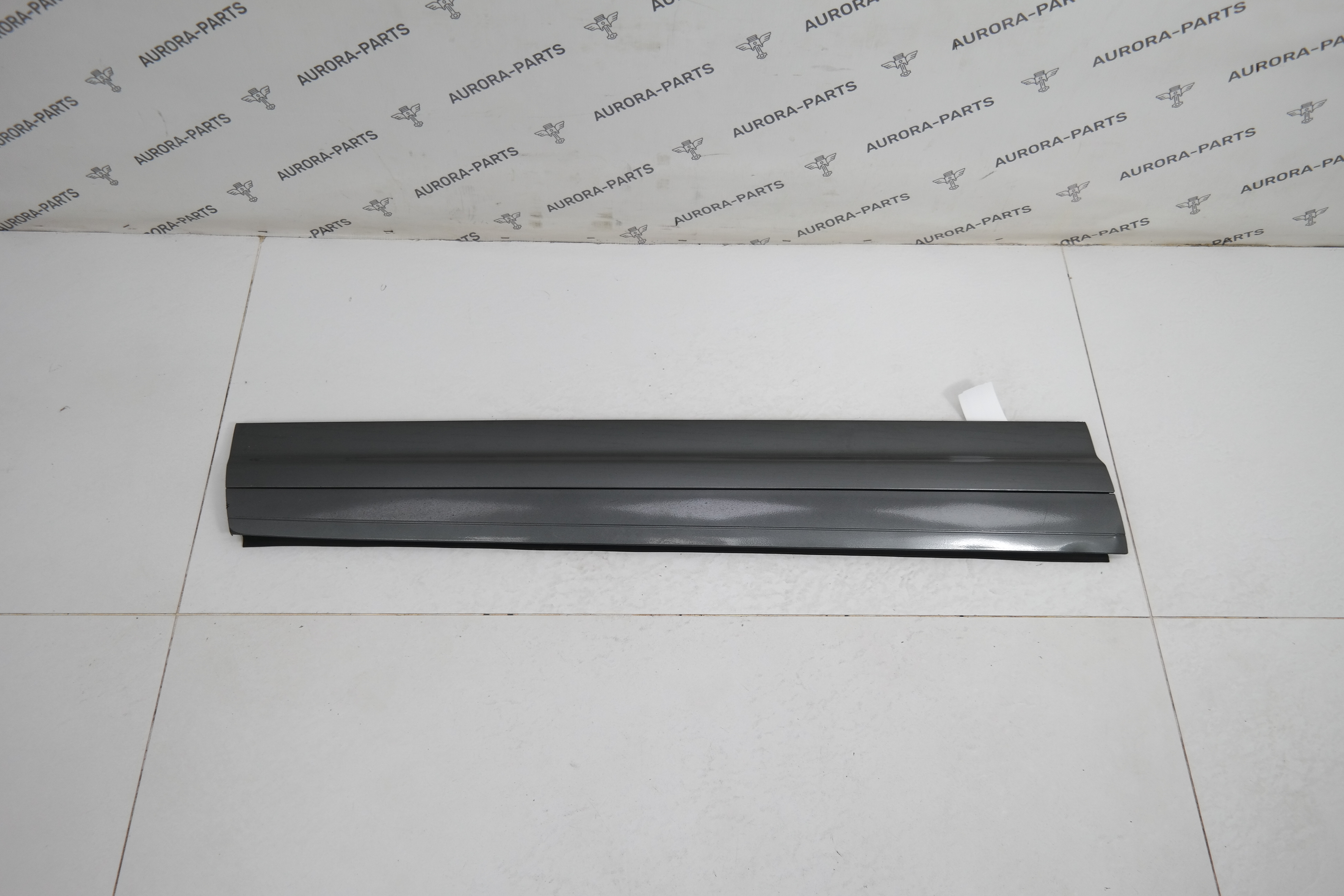 Молдинг передней двери нижний LH Porsche Cayenne